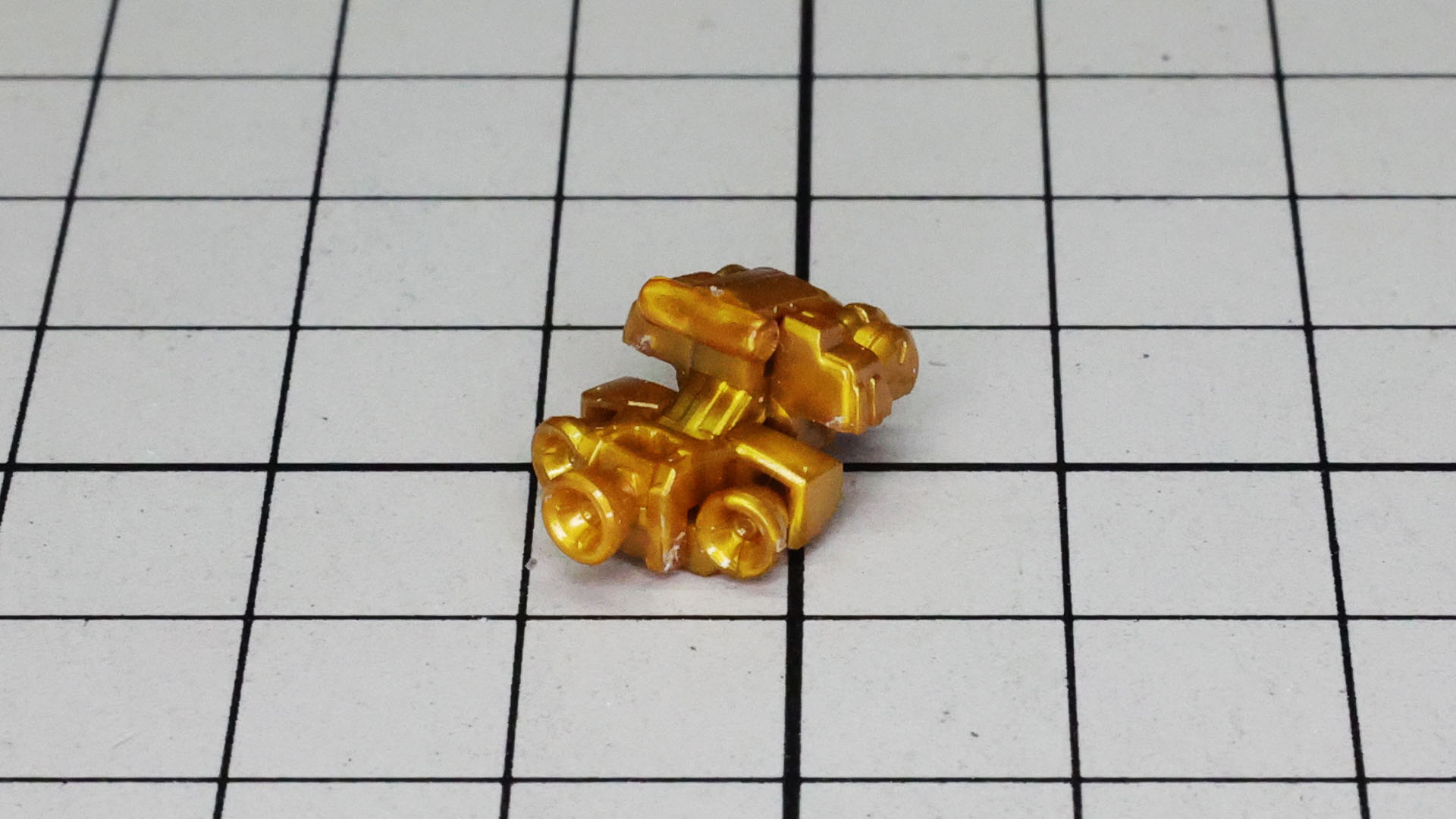 ここの組立は少々トリッキーに感じるかもしれません。ゲート後はきっちり処理しましょう！