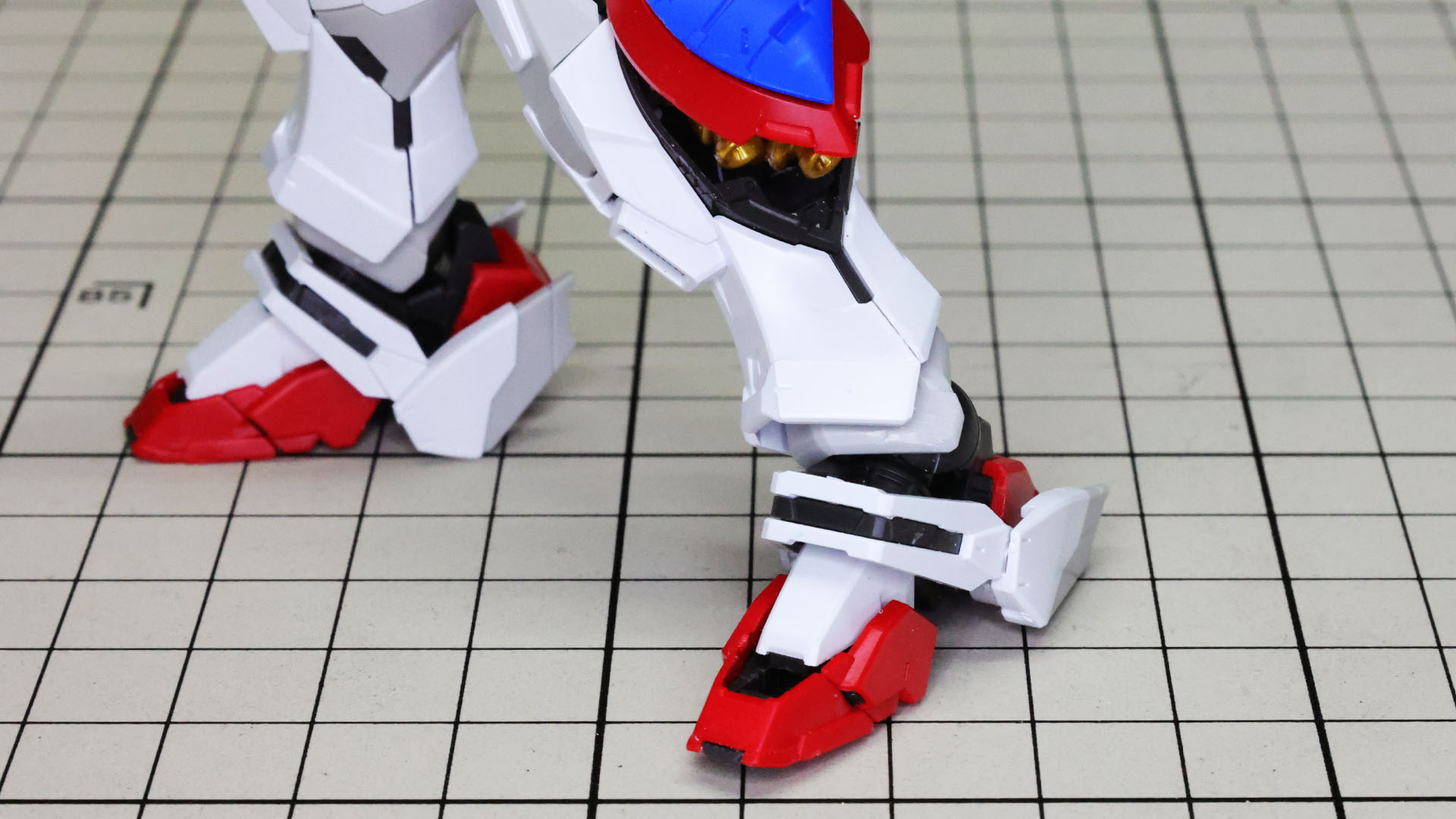 ソール部もぐいっと捻ることができ、接地性能も高そうです