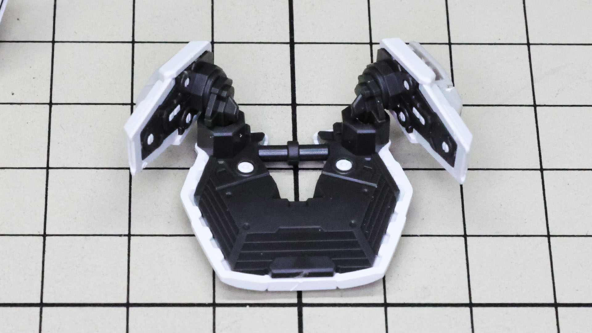 中央のメカフレームにドッキングさせました