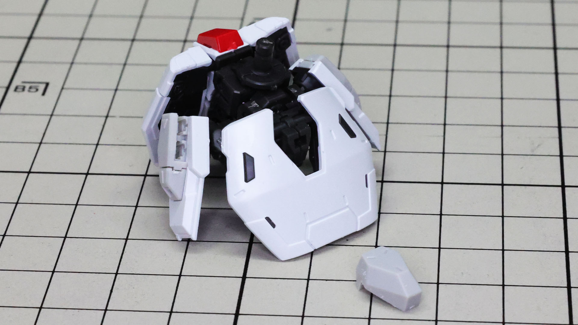 中央のメカフレームにドッキングさせました