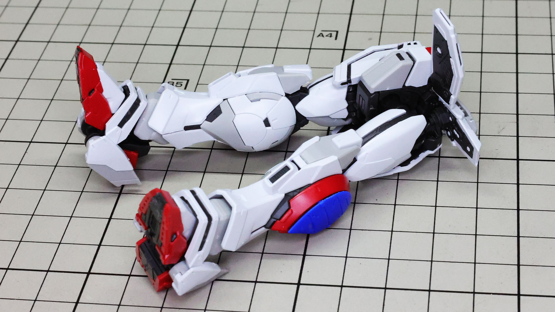 脚部をドッキングさせました