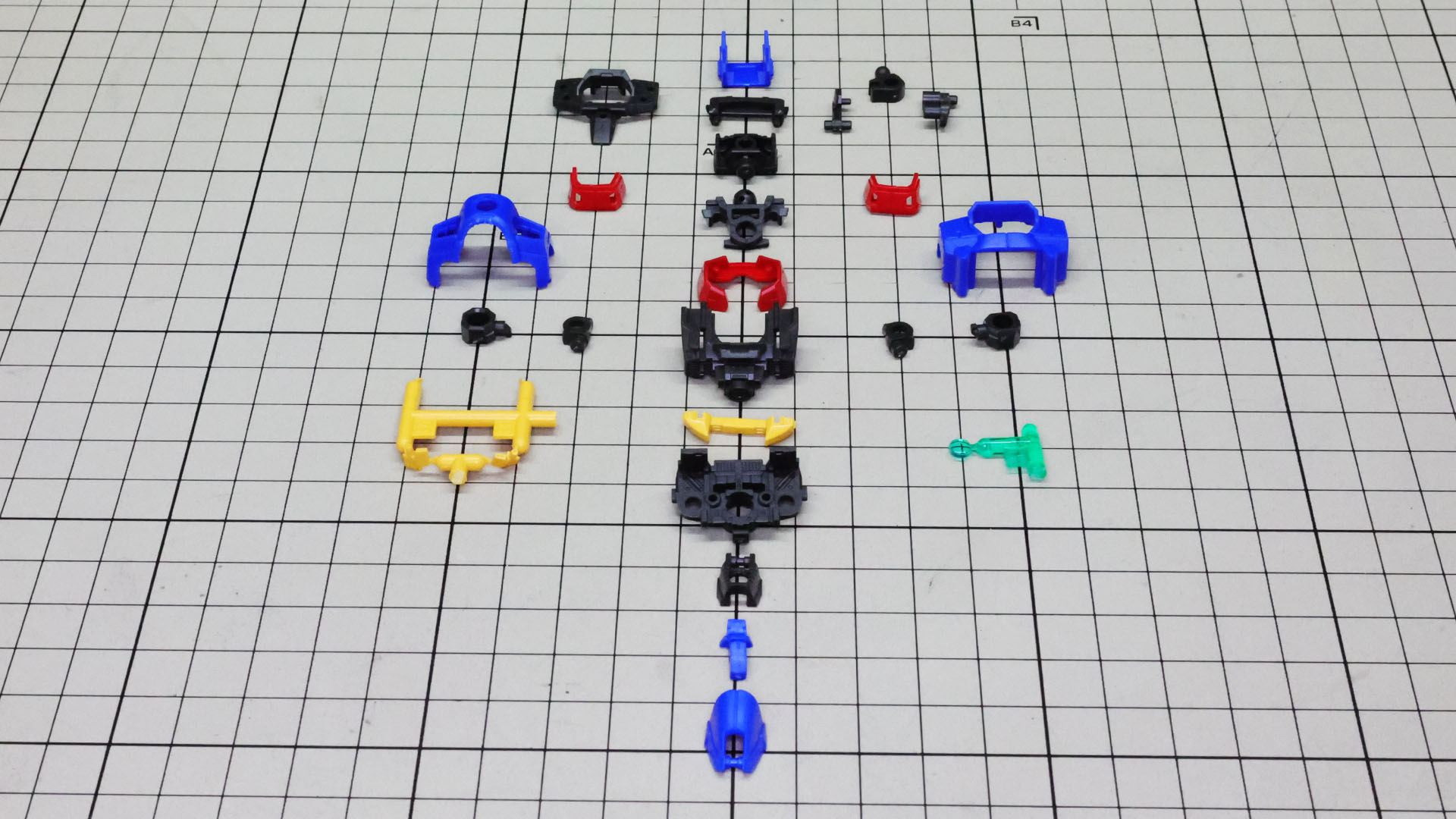 カラーや可動部に合わせたパーツ分けがされています。肩のバルカンなどは細かすぎるのでランナーごと切り出しました