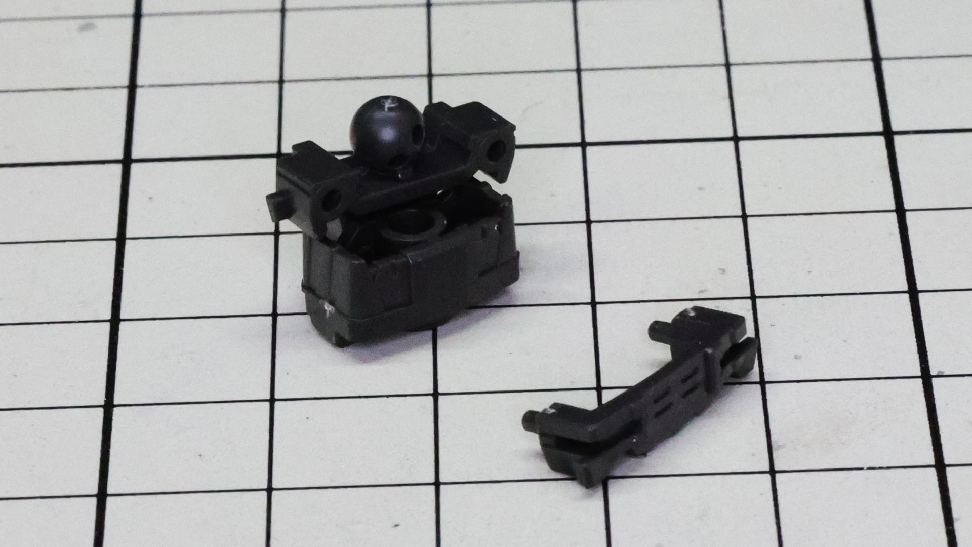 腹部メカフレームを組みます