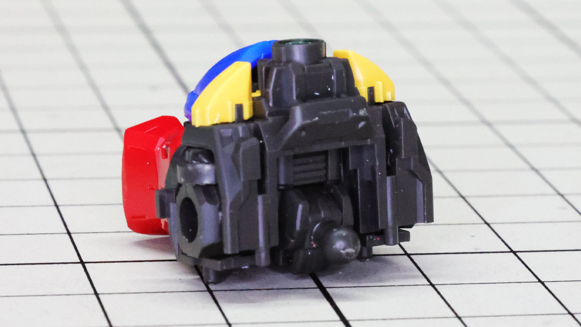 背中側からスライドさせて入れ込みます