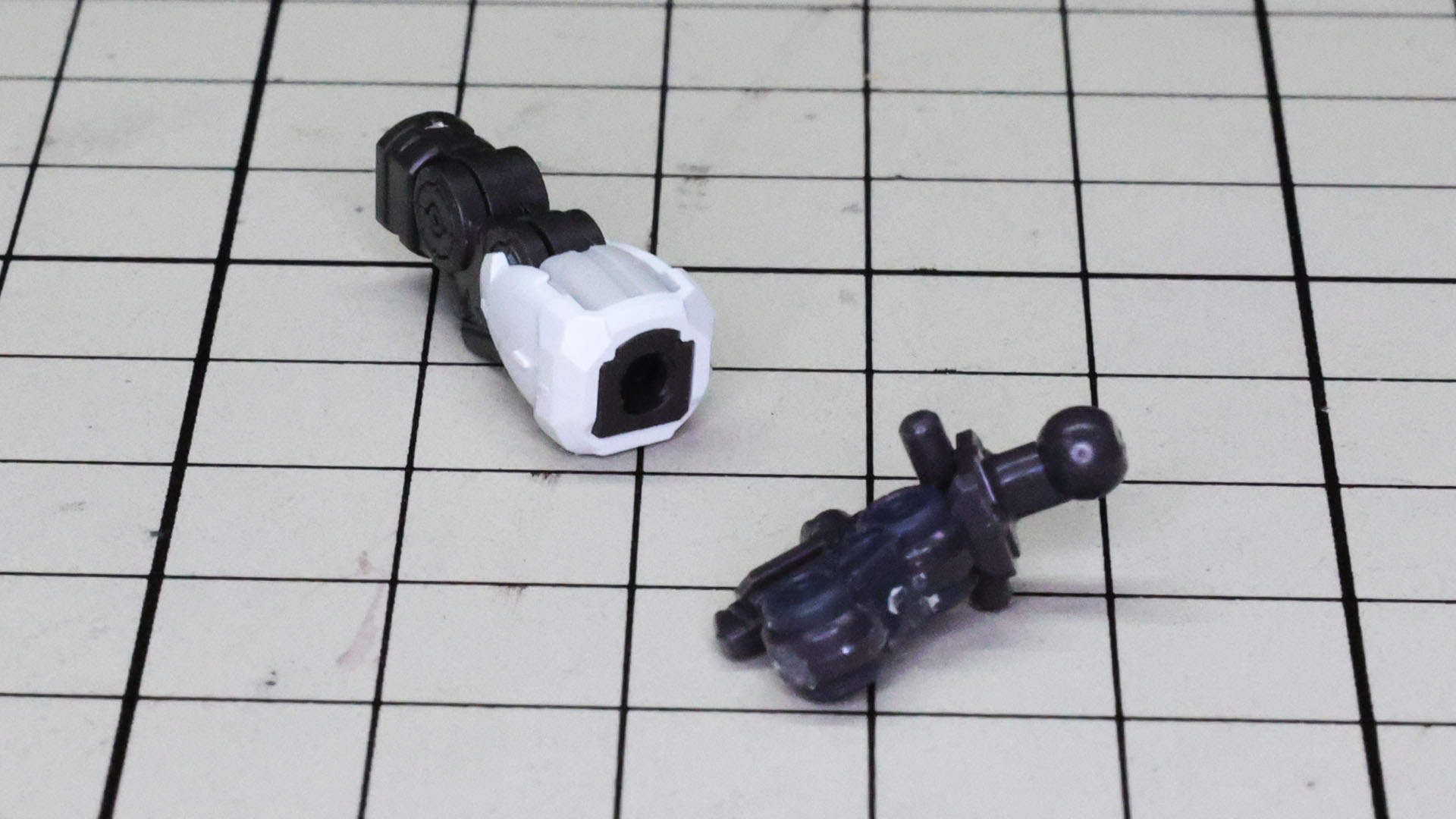 上腕の肩側にアドヴァンスド・MS・ジョイントの肩関節を組み込みます。特殊な形状で抜けにくさを向上させています