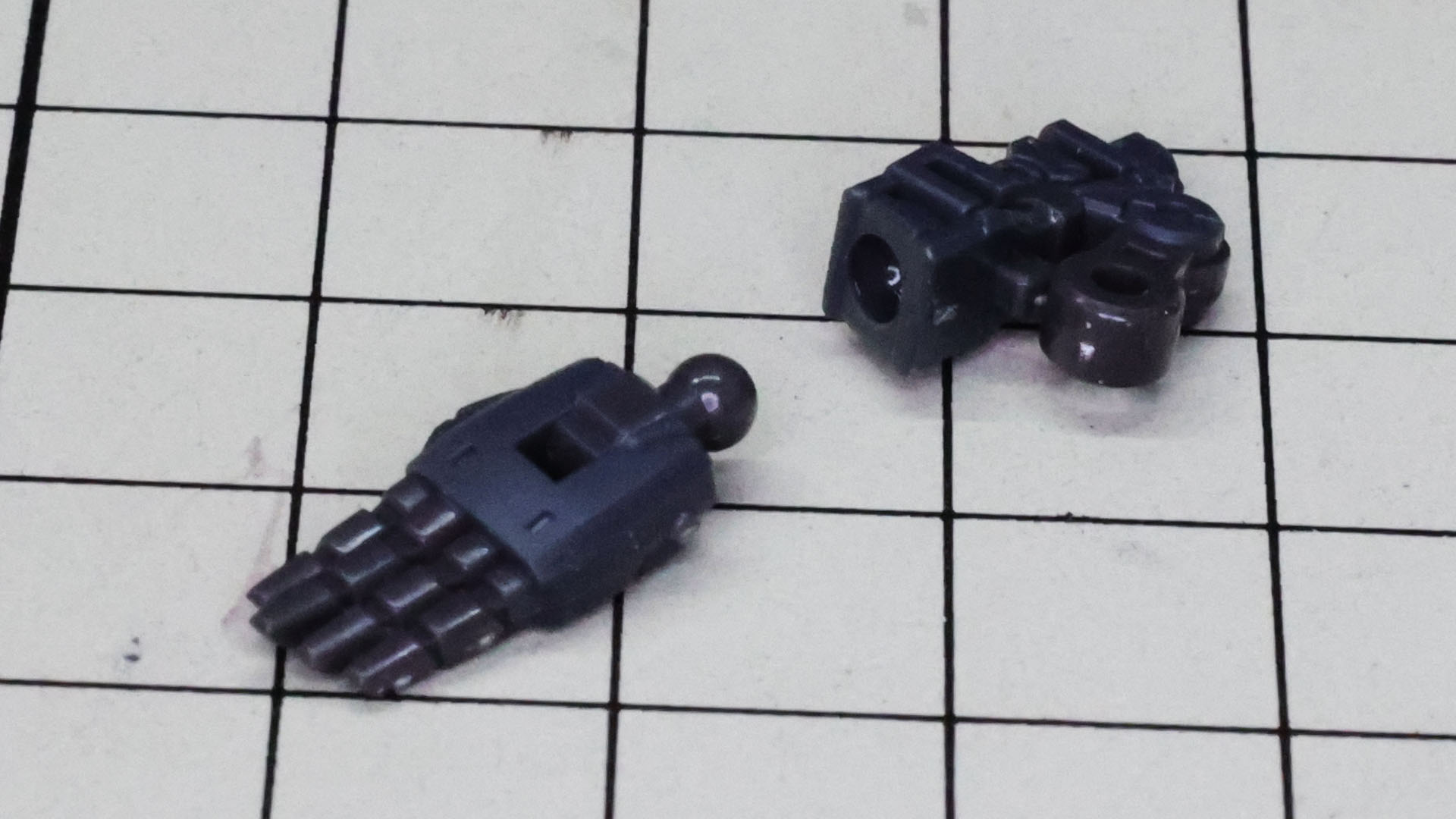 前腕用のアドヴァンスド・MS・ジョイントからハンドを外しておきます