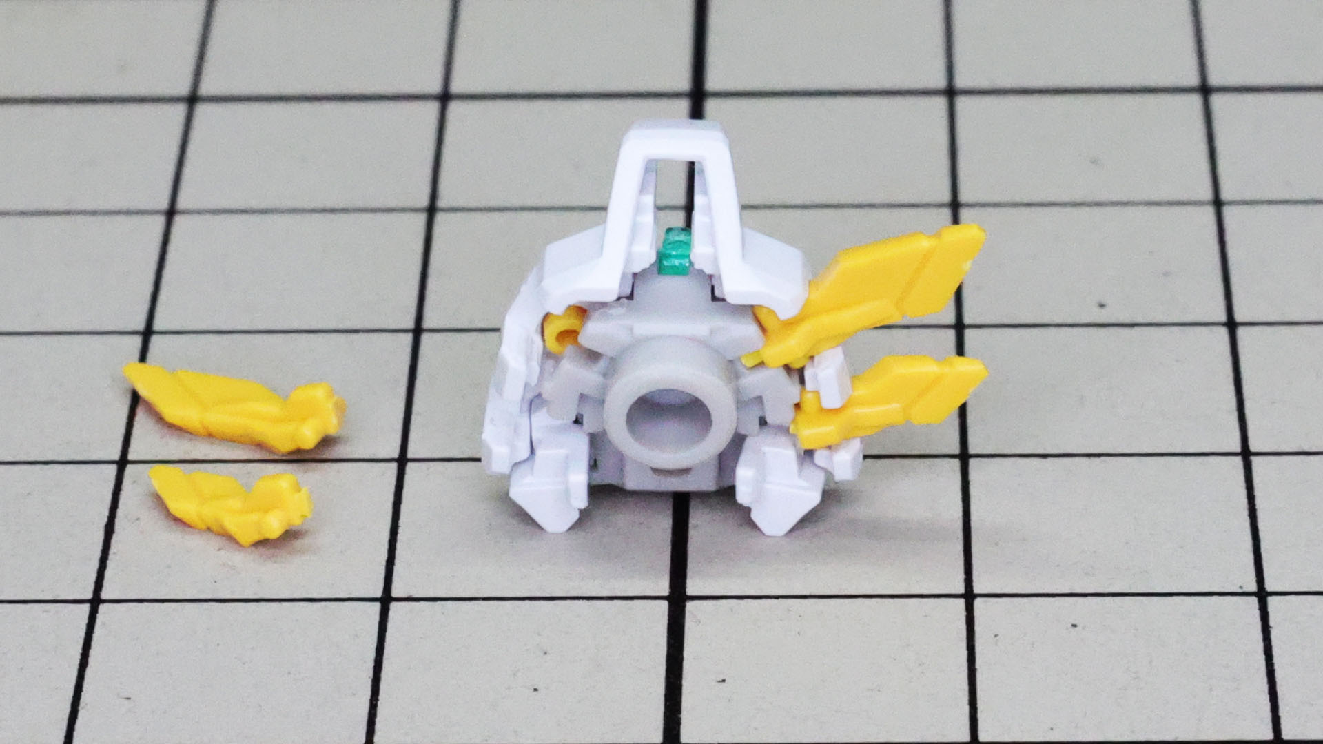 変形時に広がる小羽根を組み込んでいきます