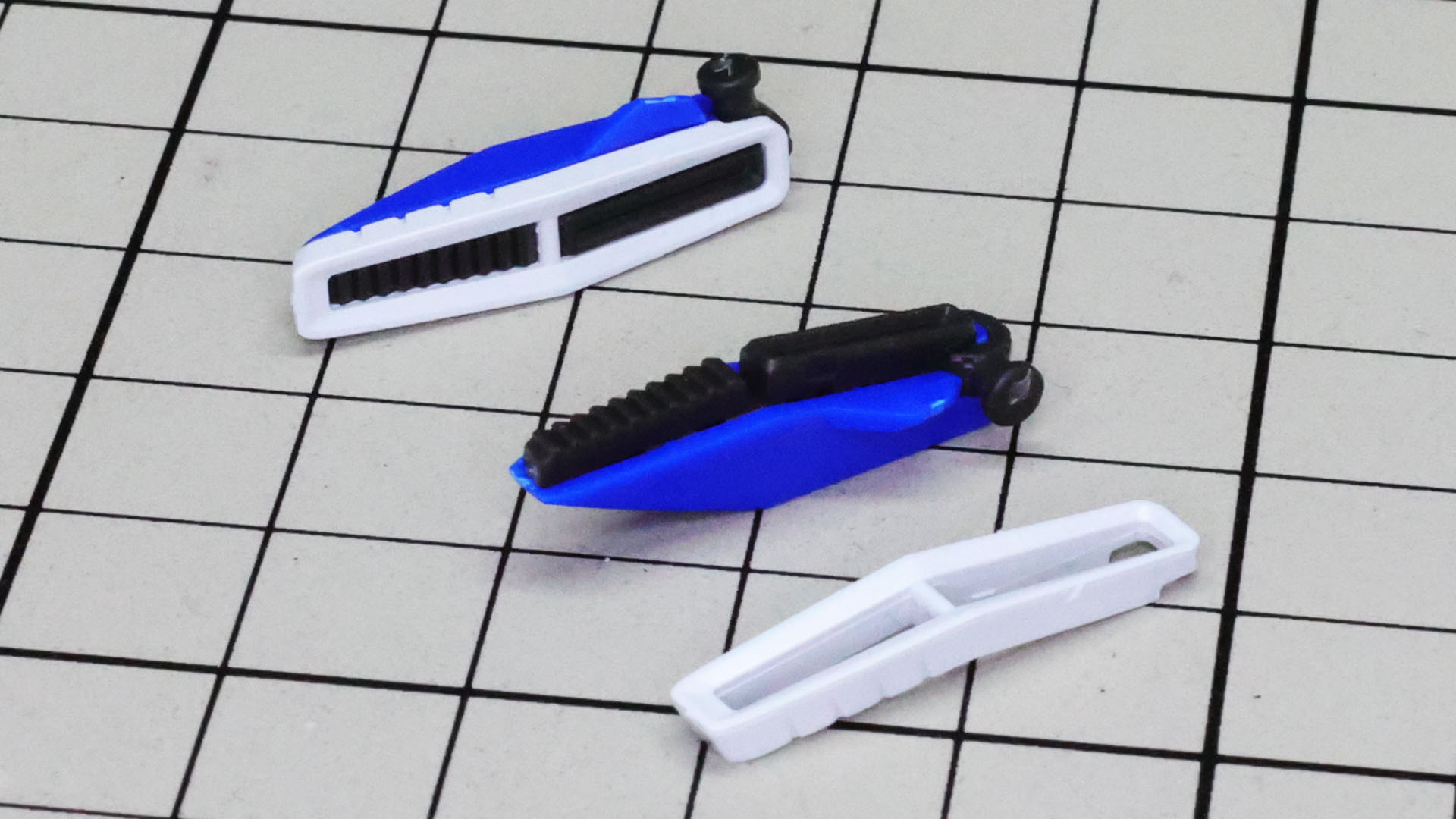 推進機を組み込み、コアランダーを完成させます