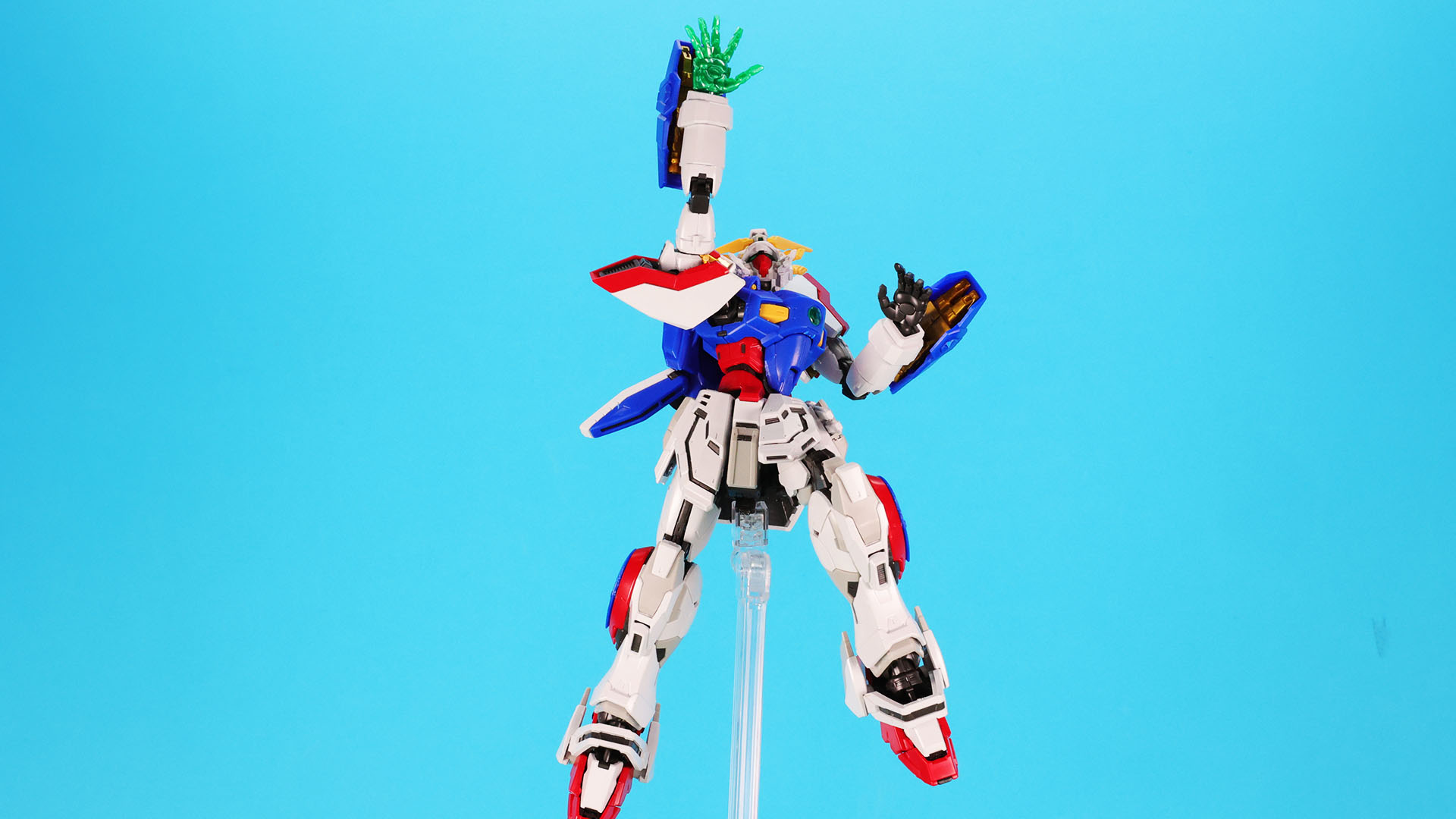 格闘主体のモビルファイターは人間同様の動きができます。キットでも柔軟な可動を実現しています