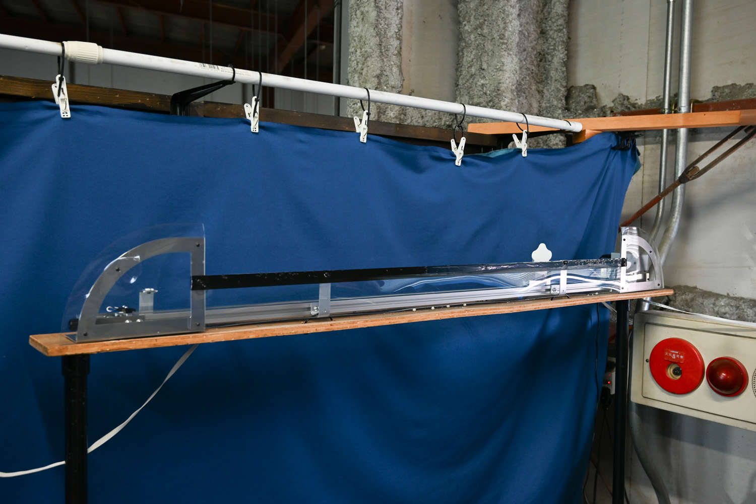 レーンから少し飛び出している白いものがターゲット。動く