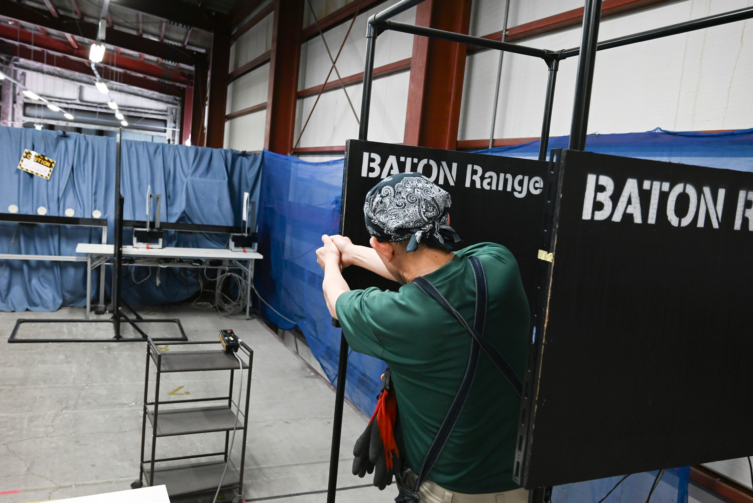 「バリケイド」ではバリケードから体を少し出して撃つ