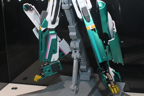 特別企画】シンカリオン10周年を記念する「超合金魂 GX-115 新幹線変形