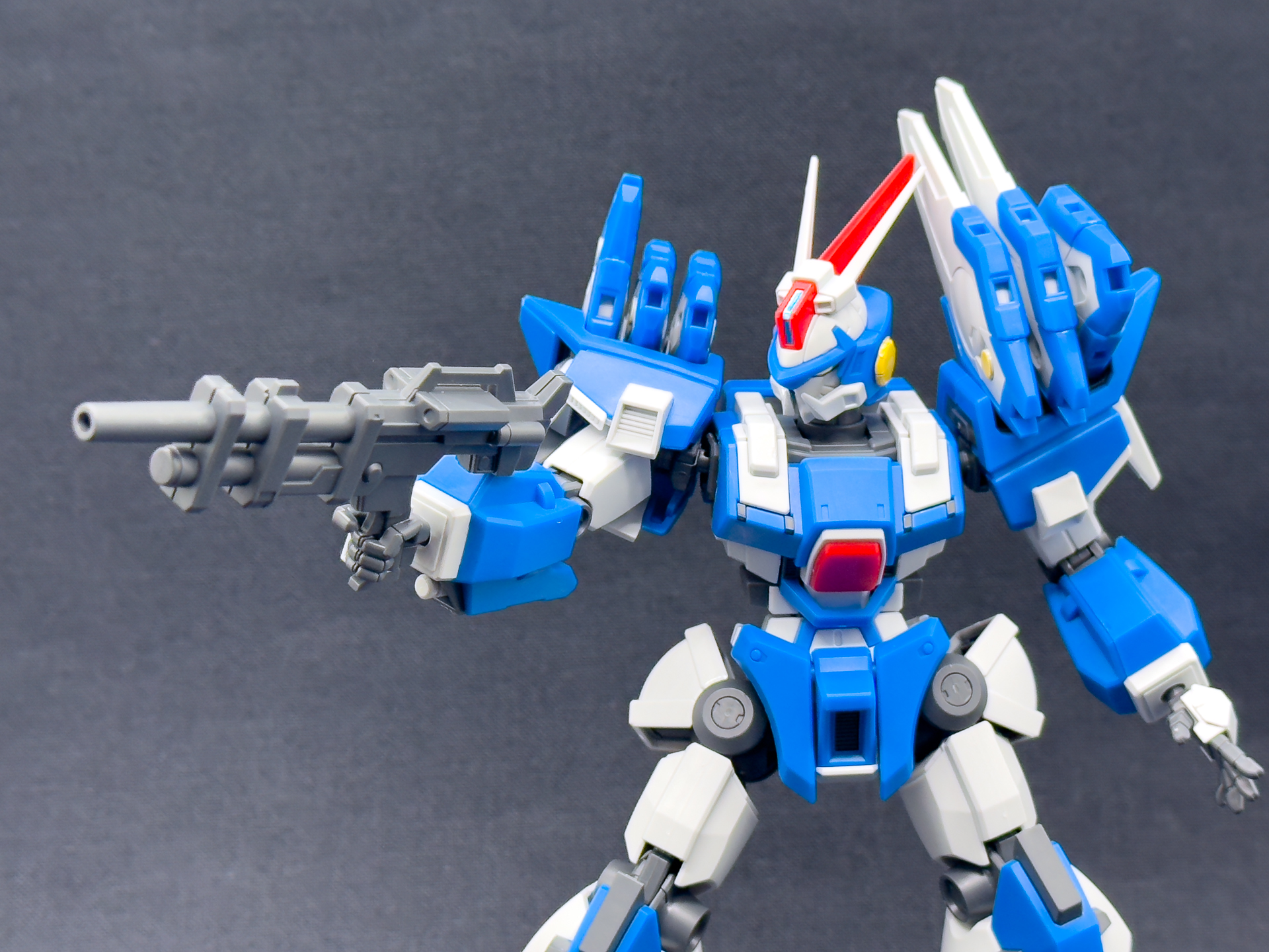 手持ち武装はガンレイピアも付属します。