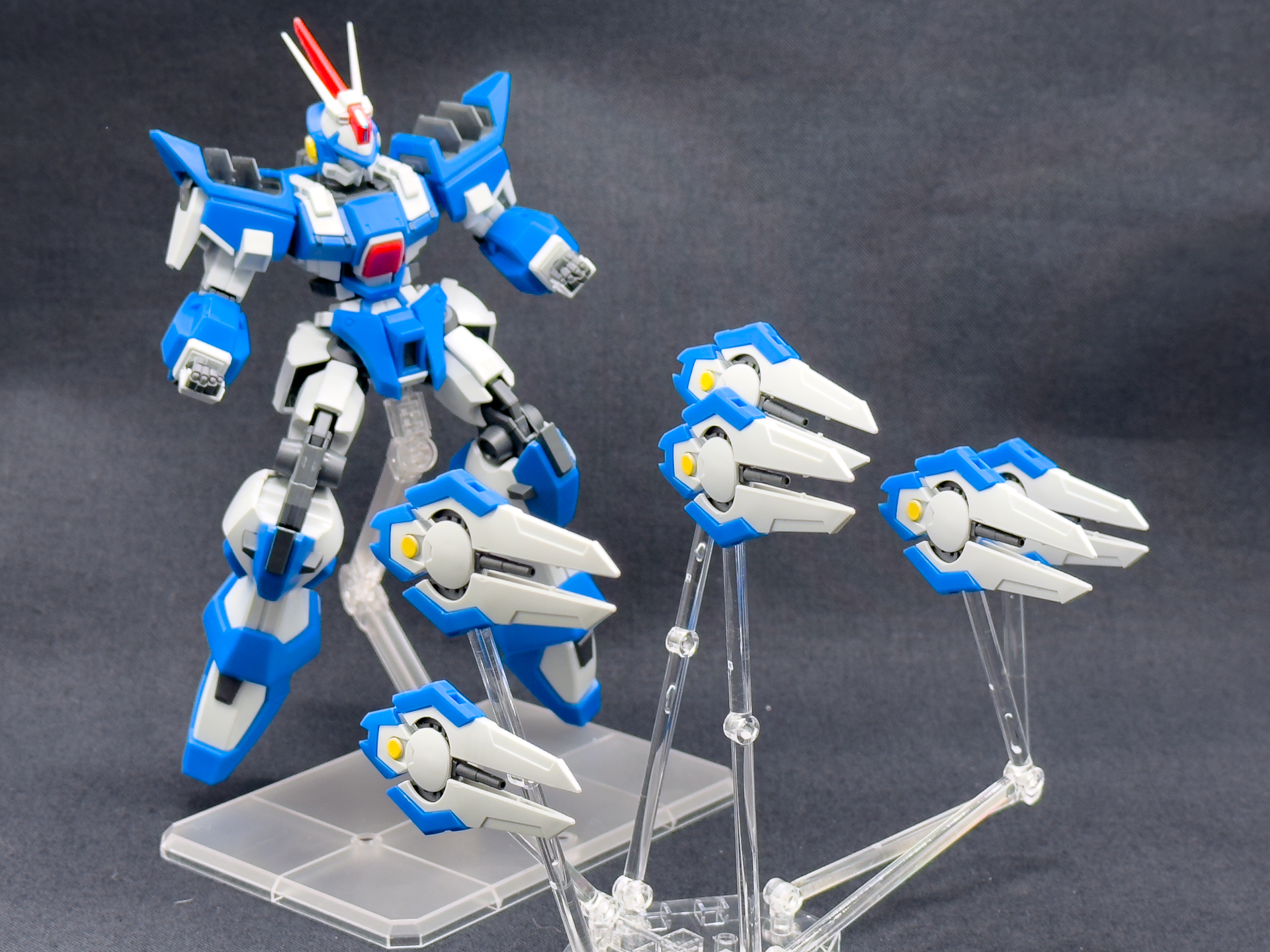 アシュセイヴァー用アクションベースだけでなくソードブレイカー用ディスプレイベースも付属します。