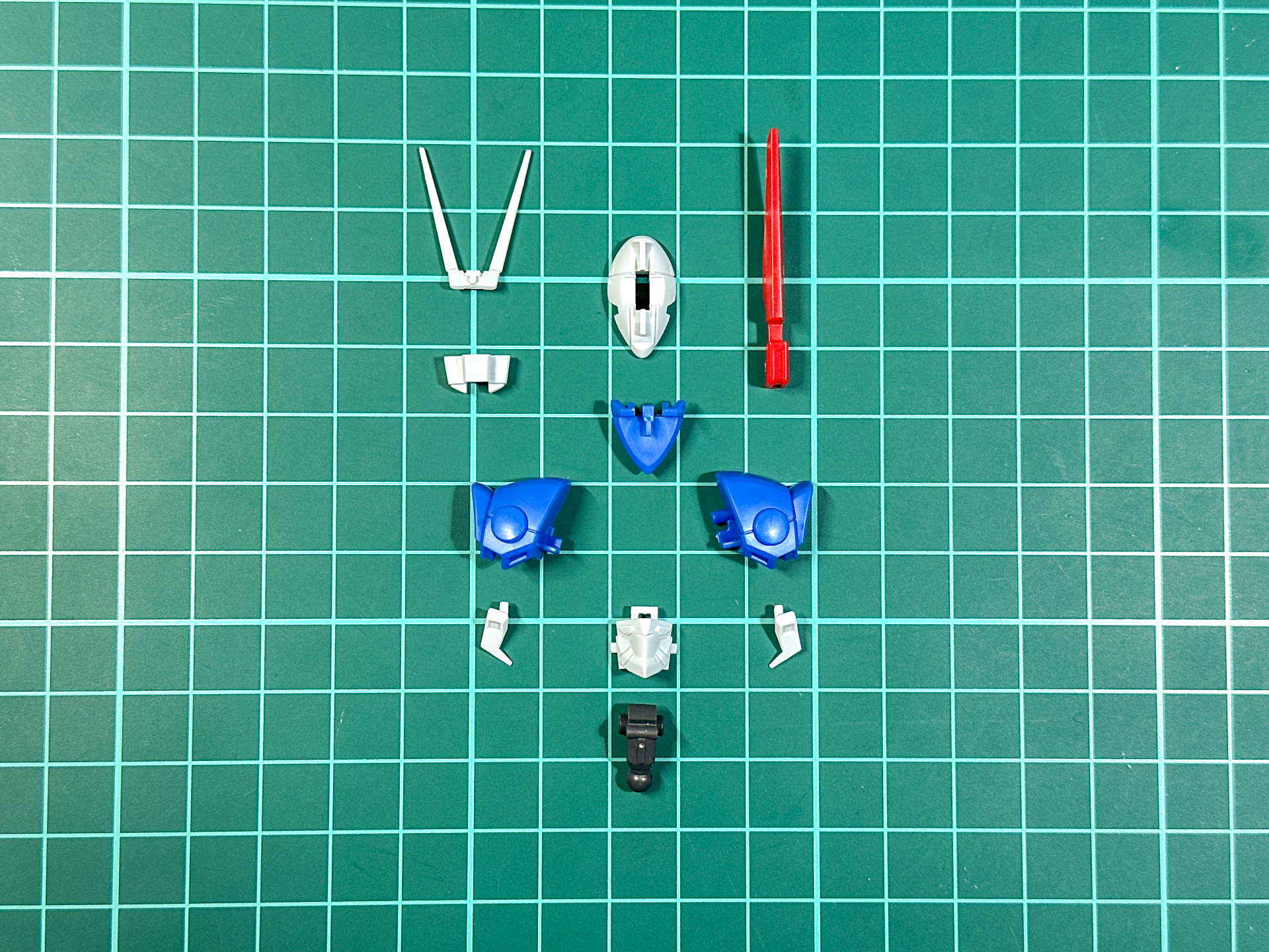 パーツ状態での頭部。全11パーツ構成です。