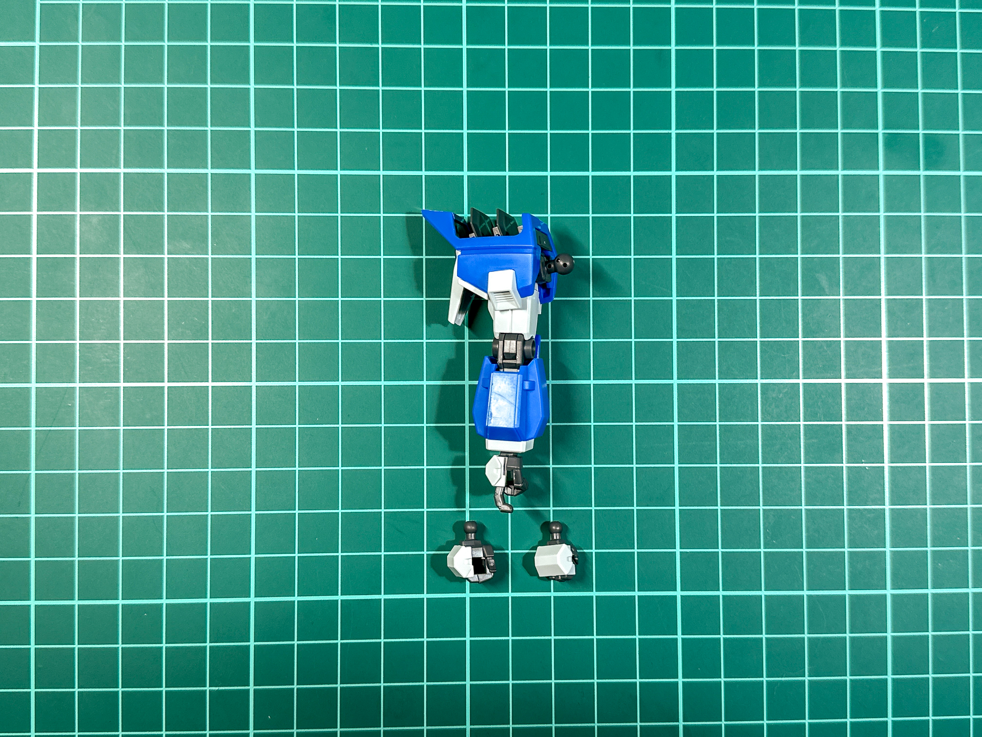 完成した腕部パーツ。右ハンドパーツは握り手、武器持ち手、ライフル持ち手が付属します。