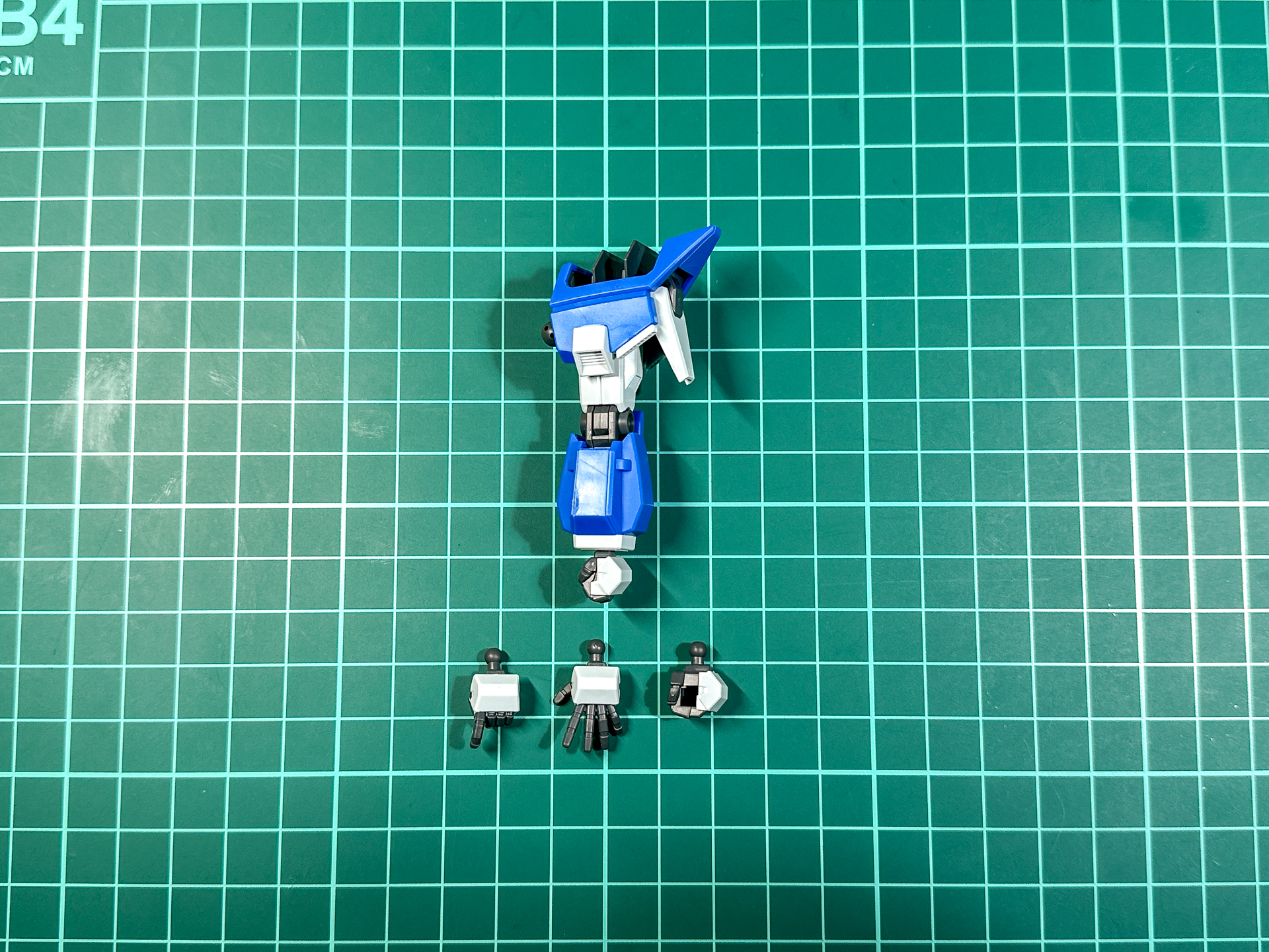 左ハンドパーツは右手と同じ形状に加え、開き手が追加されます。