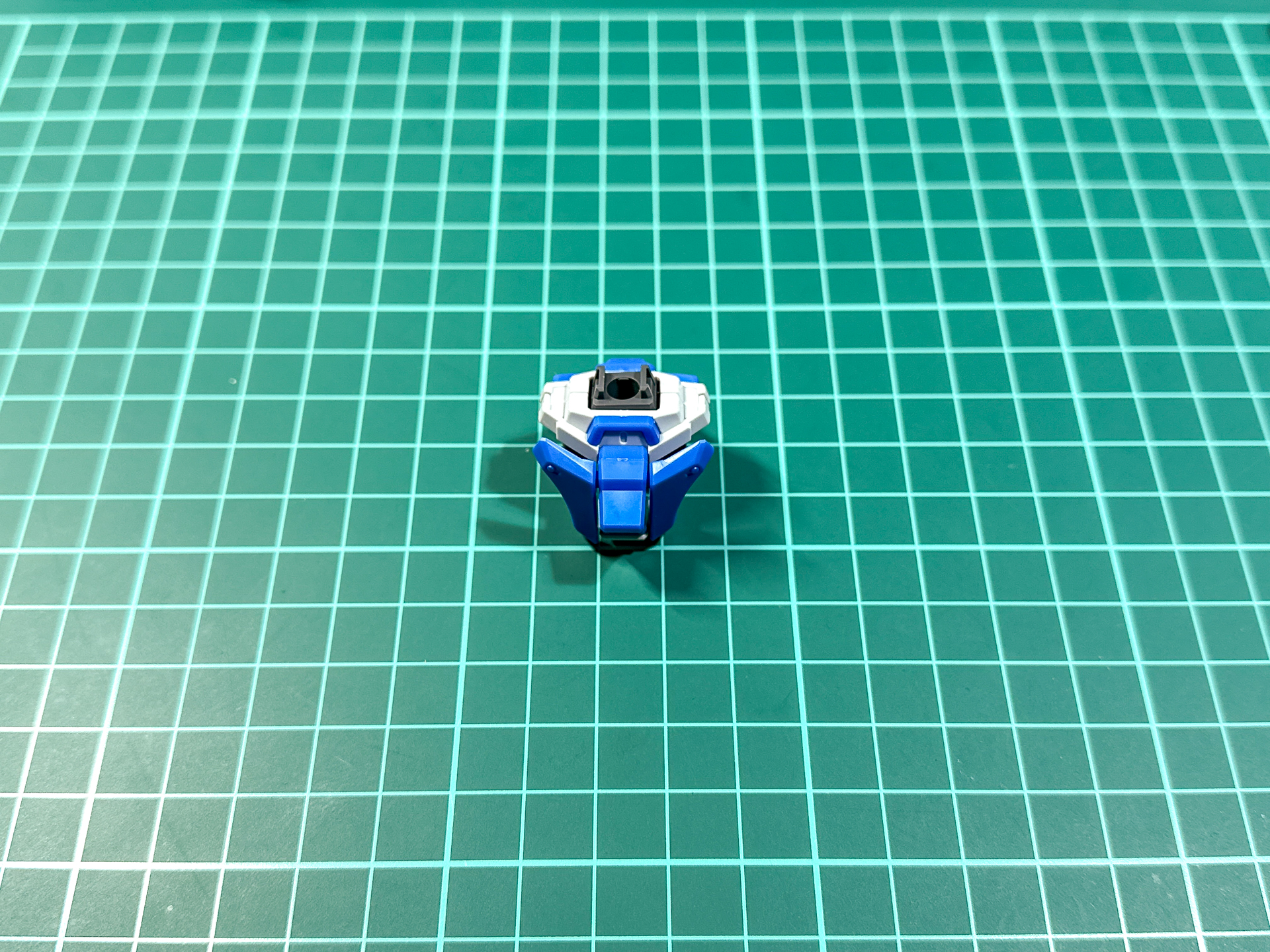 完成した腰部パーツ。サイドアーマーは脚部パーツに取り付けるため、腰部パーツにはありません。