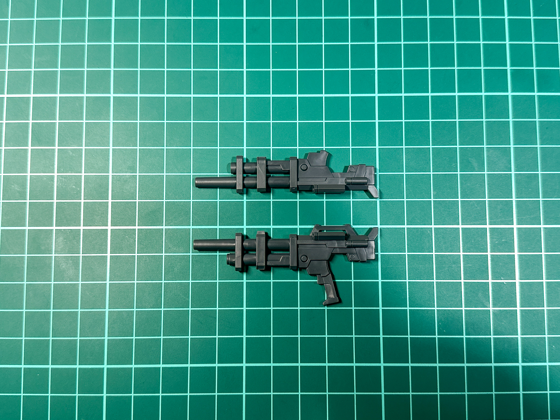 パーツ状態でのガンレイピア。左右割の2パーツ構成で再現されます。