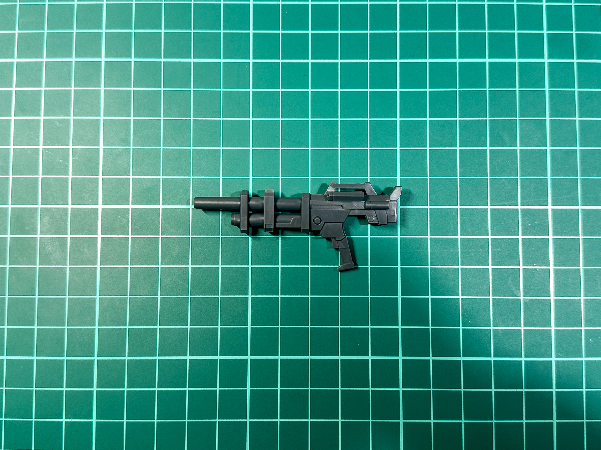 完成したガンレイピア。本キットでは単色による再現となります。