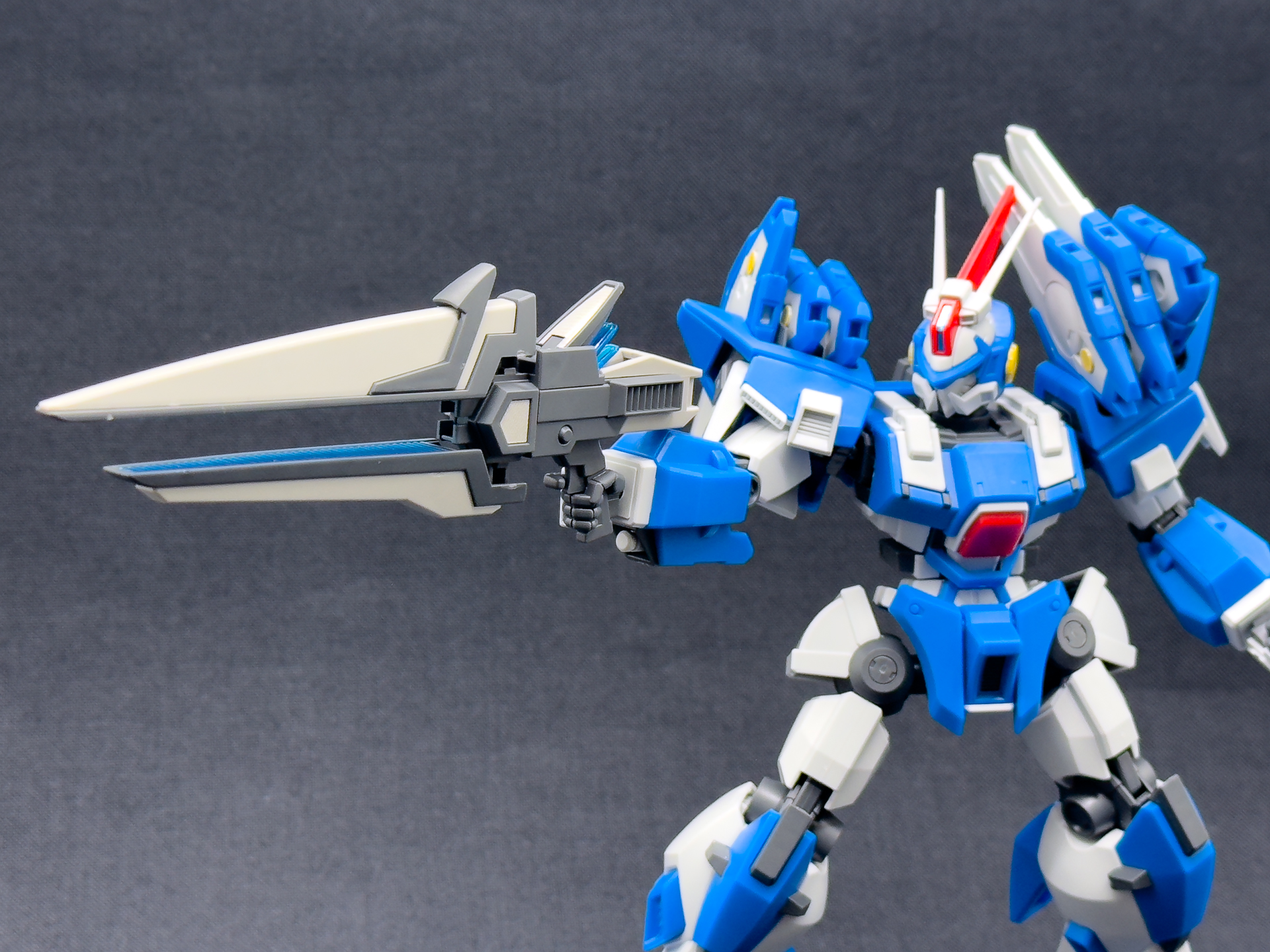 ハルバート・ランチャーを展開させたアシュセイヴァー。各部の展開機構が細かく再現されます。