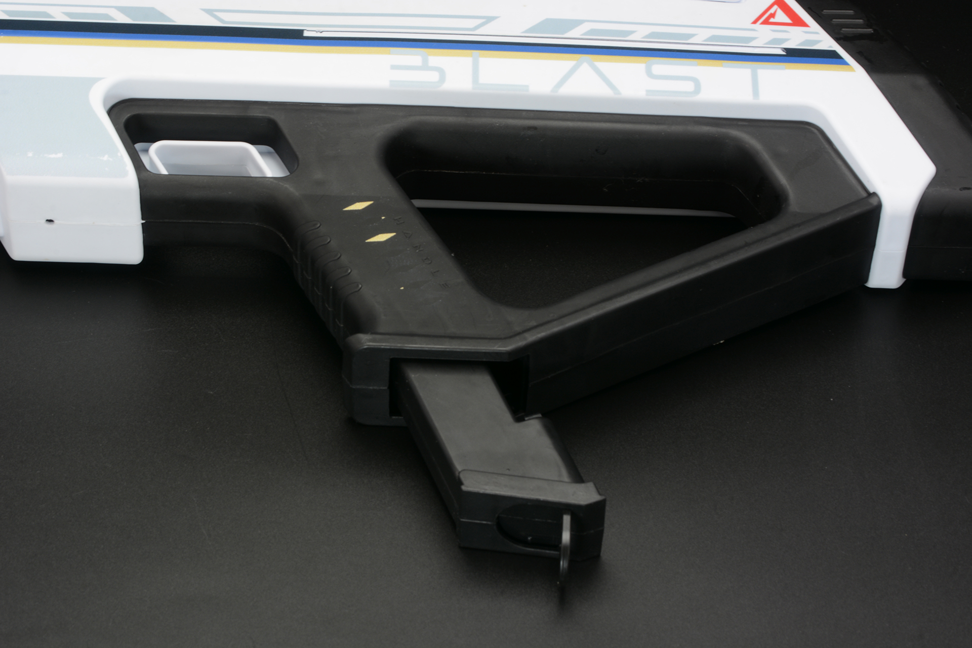 バッテリーはグリップ内に