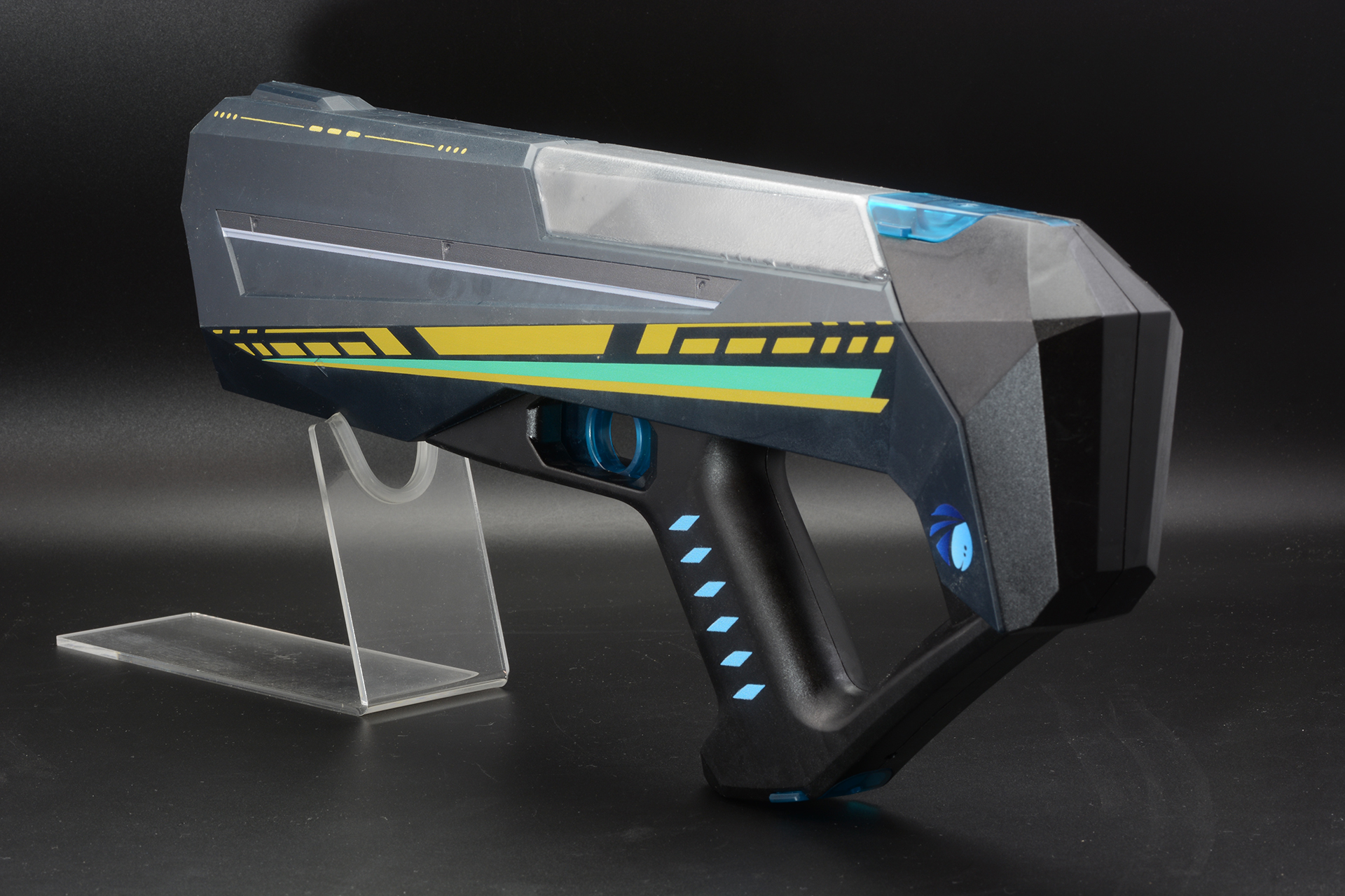 ストック部分などがシンプルになり、ライフルではなく、ハンドガンのイメージが強まっている