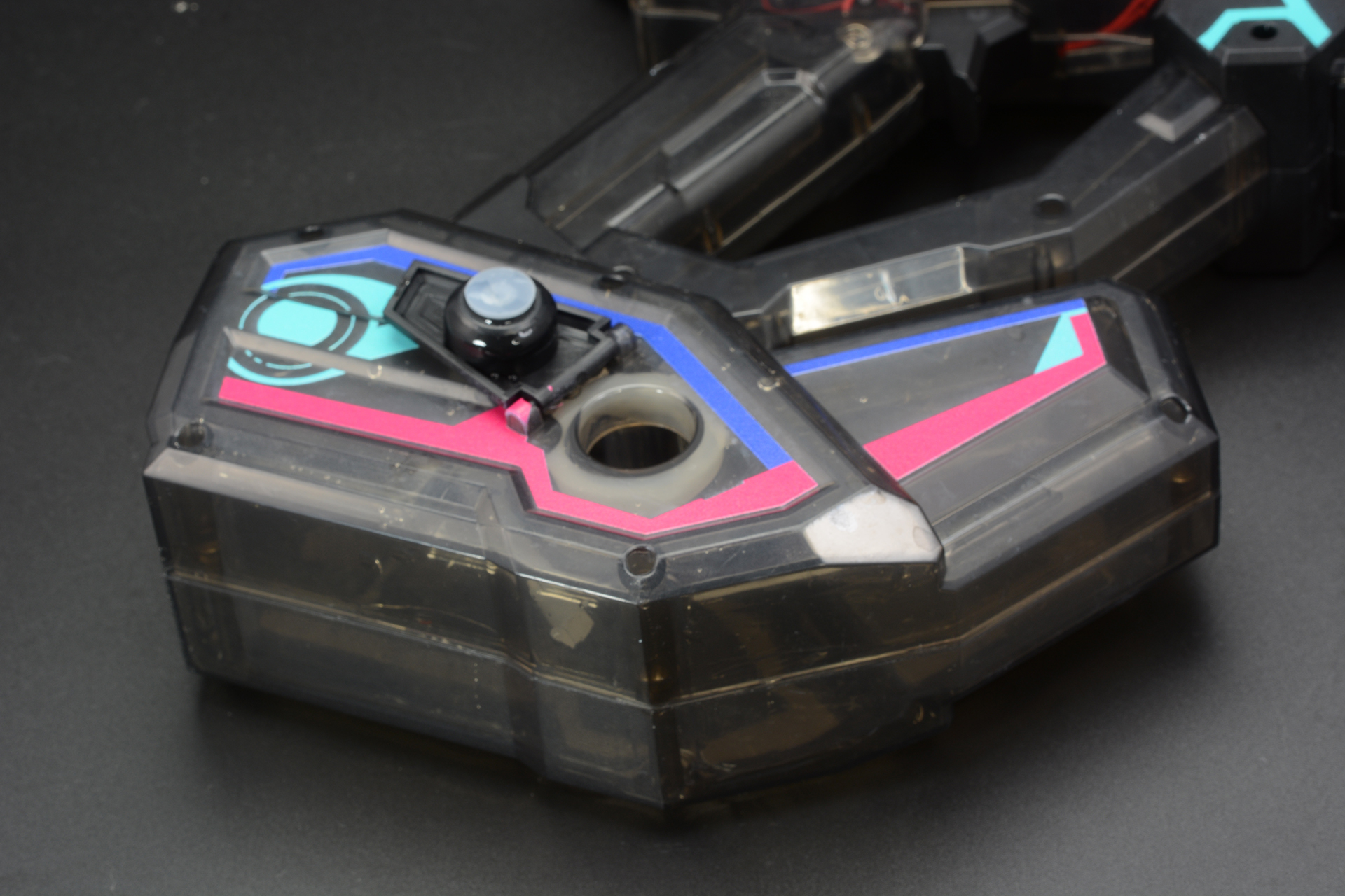 300mlの大容量マガジンは、銃から取り外すことが可能