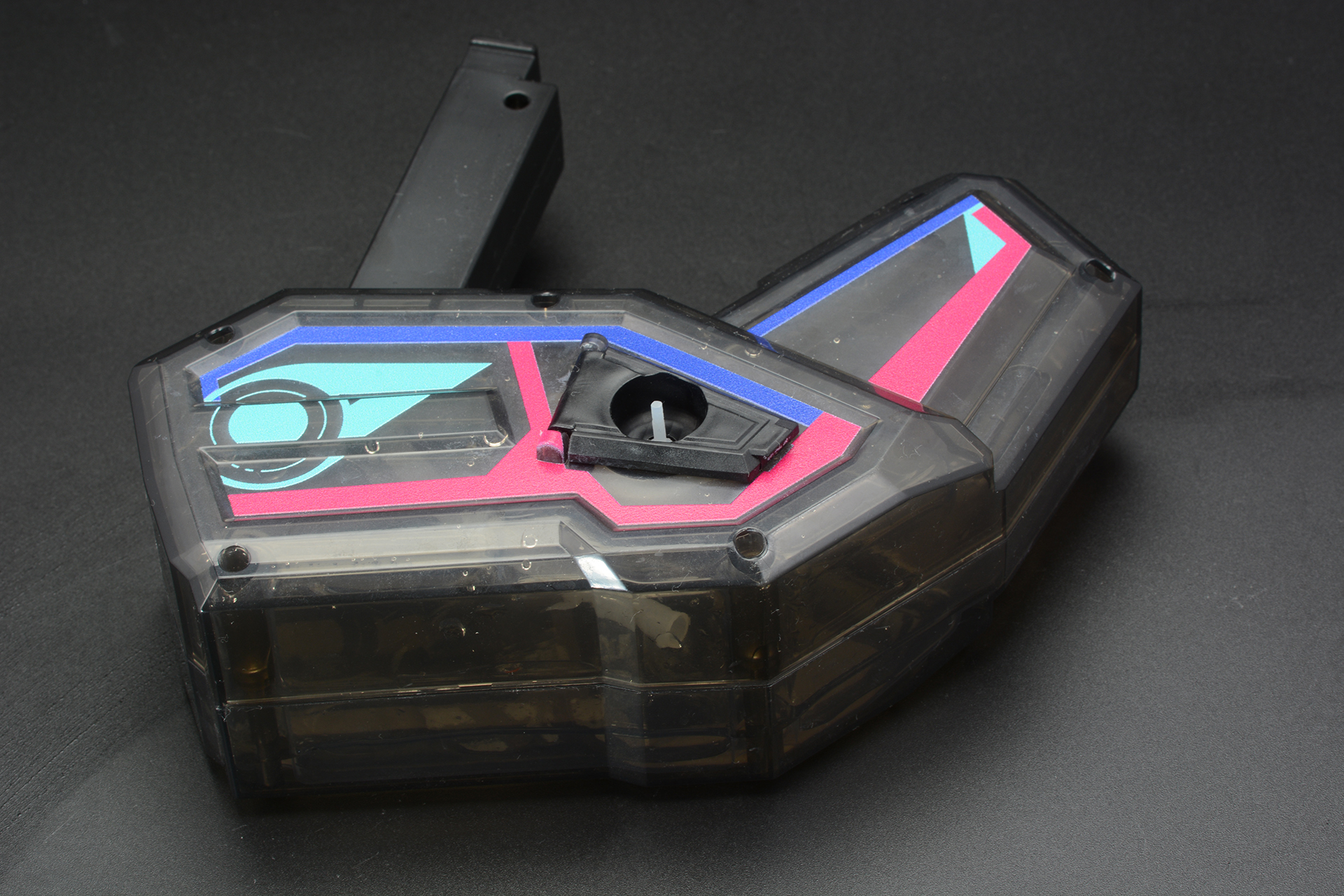 300mlの大容量マガジンは、銃から取り外すことが可能