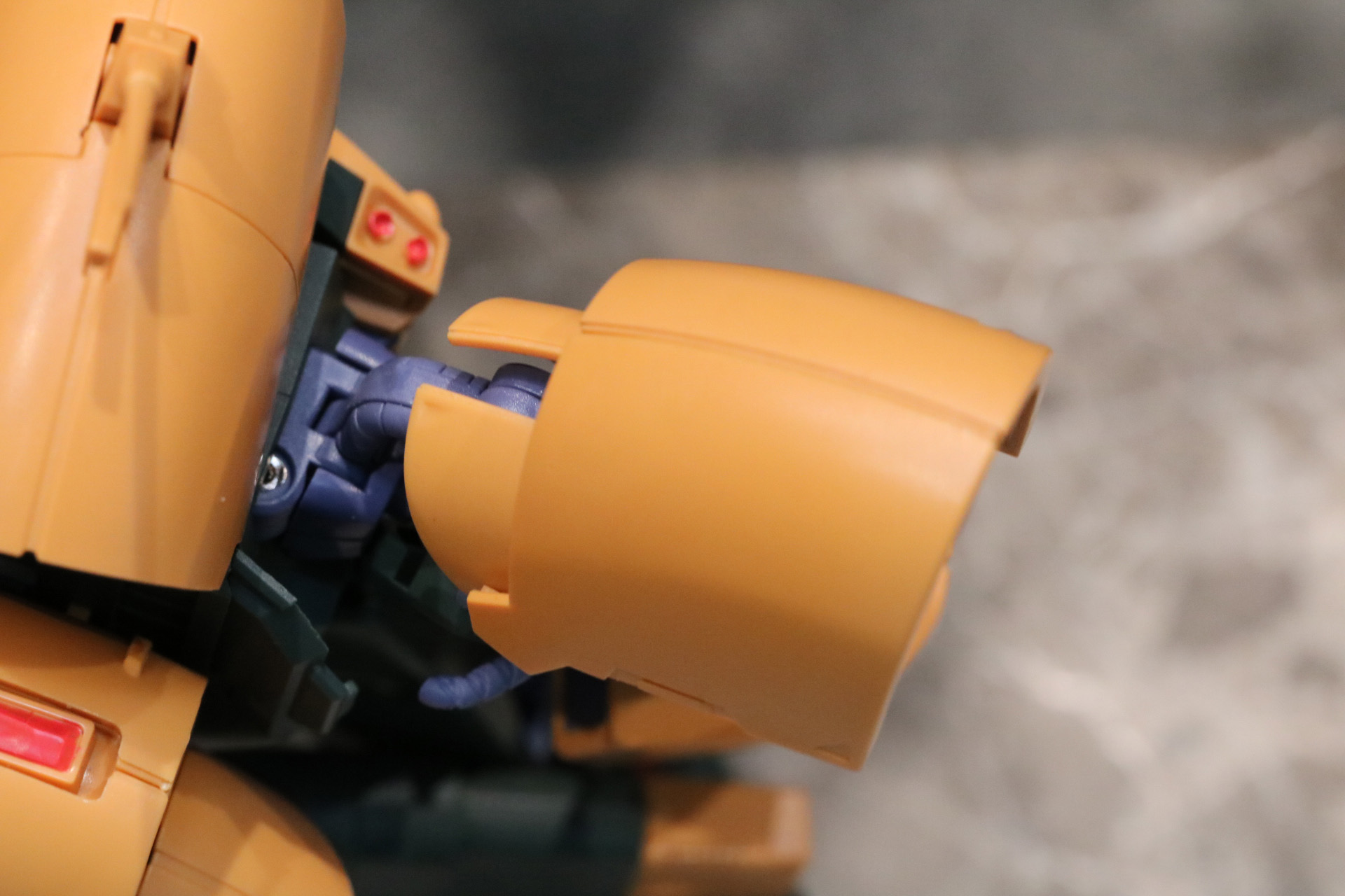 ヒンジの可動でアーマーを移動