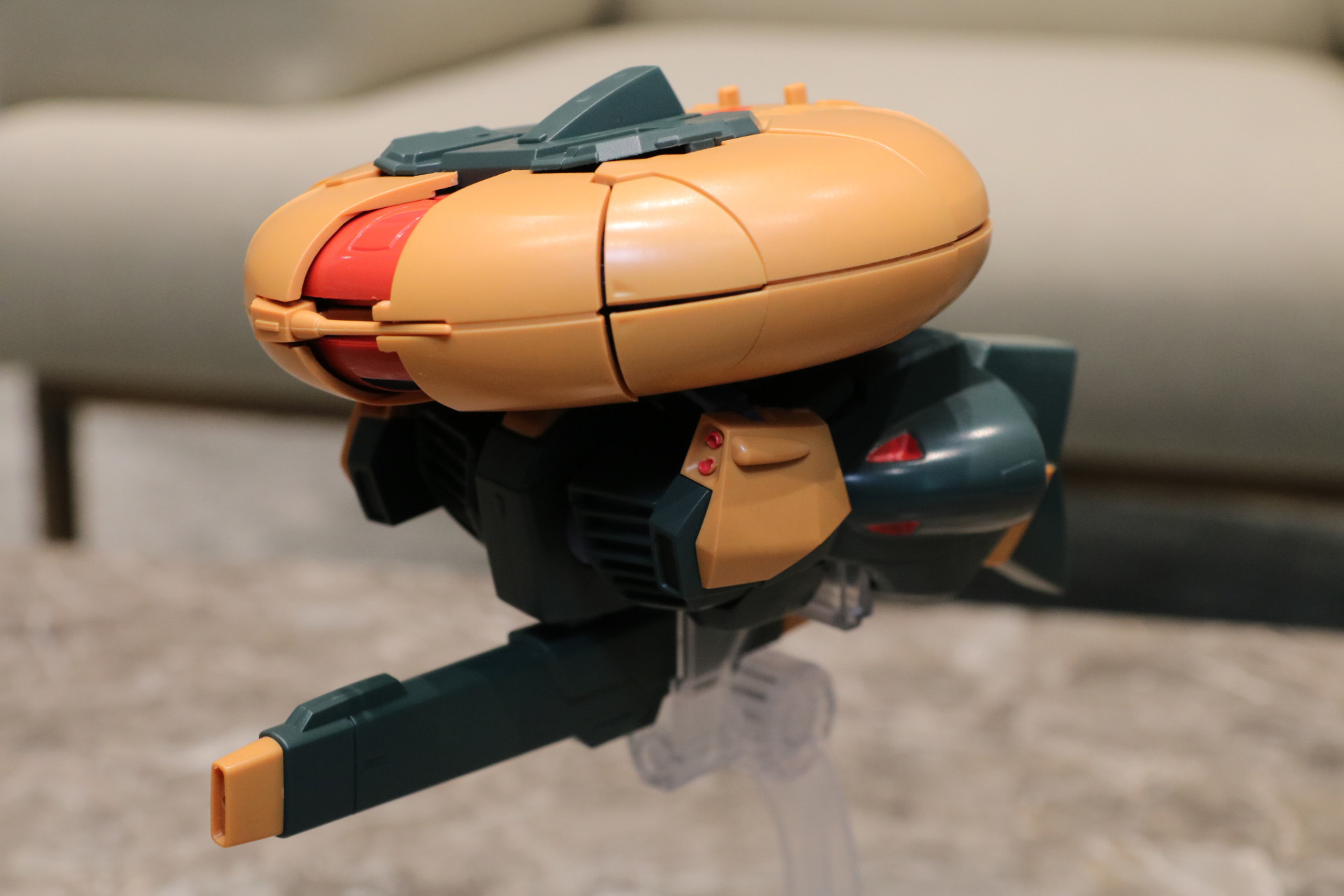 円盤型のフォルムが特徴的なモビルアーマー形態