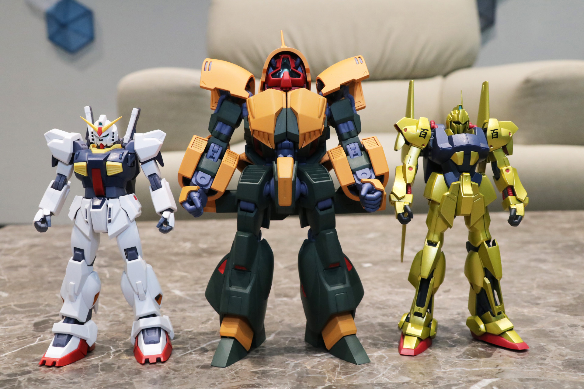 別売りの「ROBOT魂＜SIDE MS＞ RX-178 ガンダムMk-II（エゥーゴ仕様） ver. A.N.I.M.E.」（2024年10月 一般店頭販売）と8月発売予定の「ROBOT魂＜SIDE MS＞ MSN-00100 百式 ver. A.N.I.M.E.」と比較