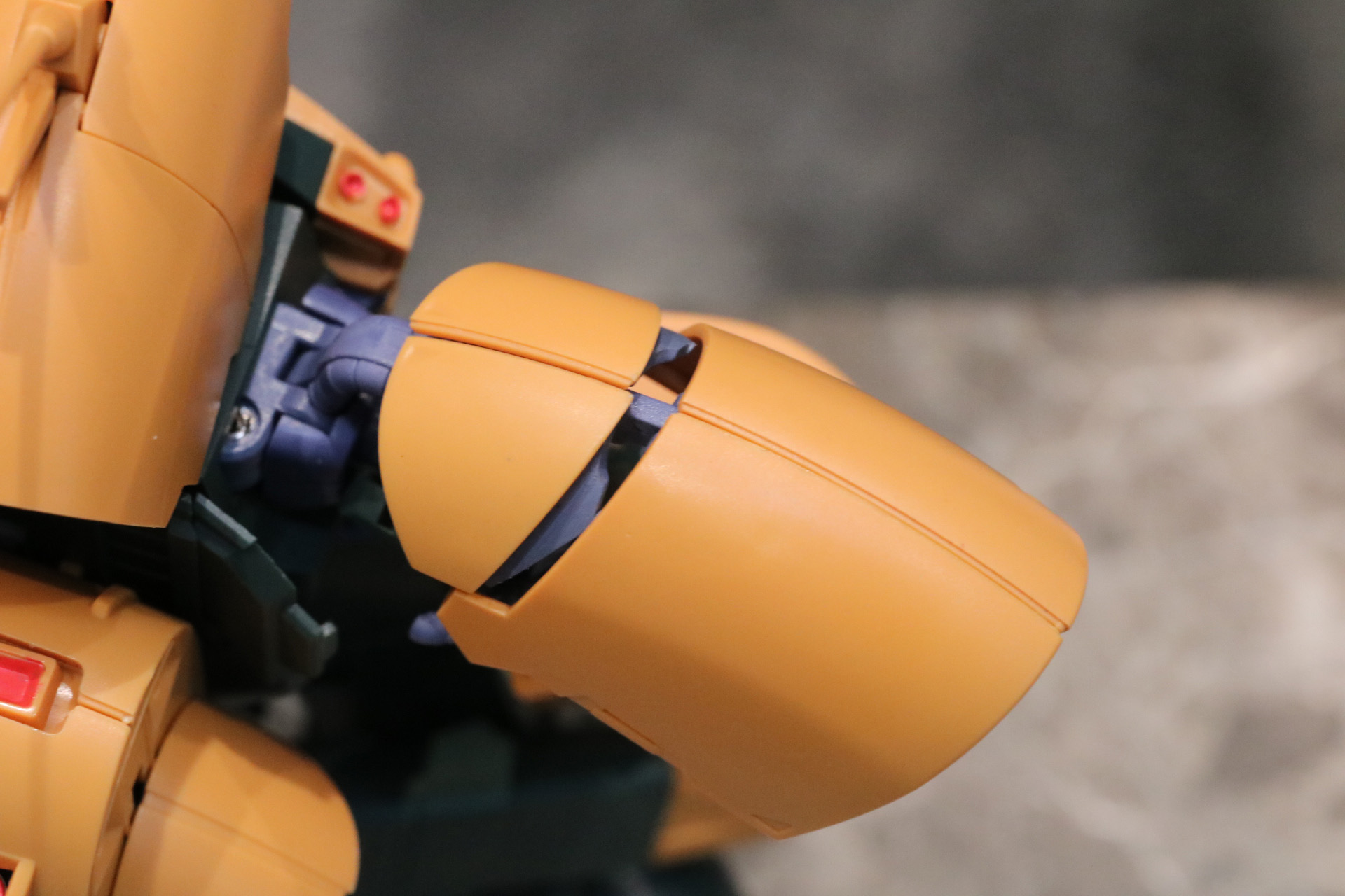 アーマーの一部を引き出すことでアーマーが分割