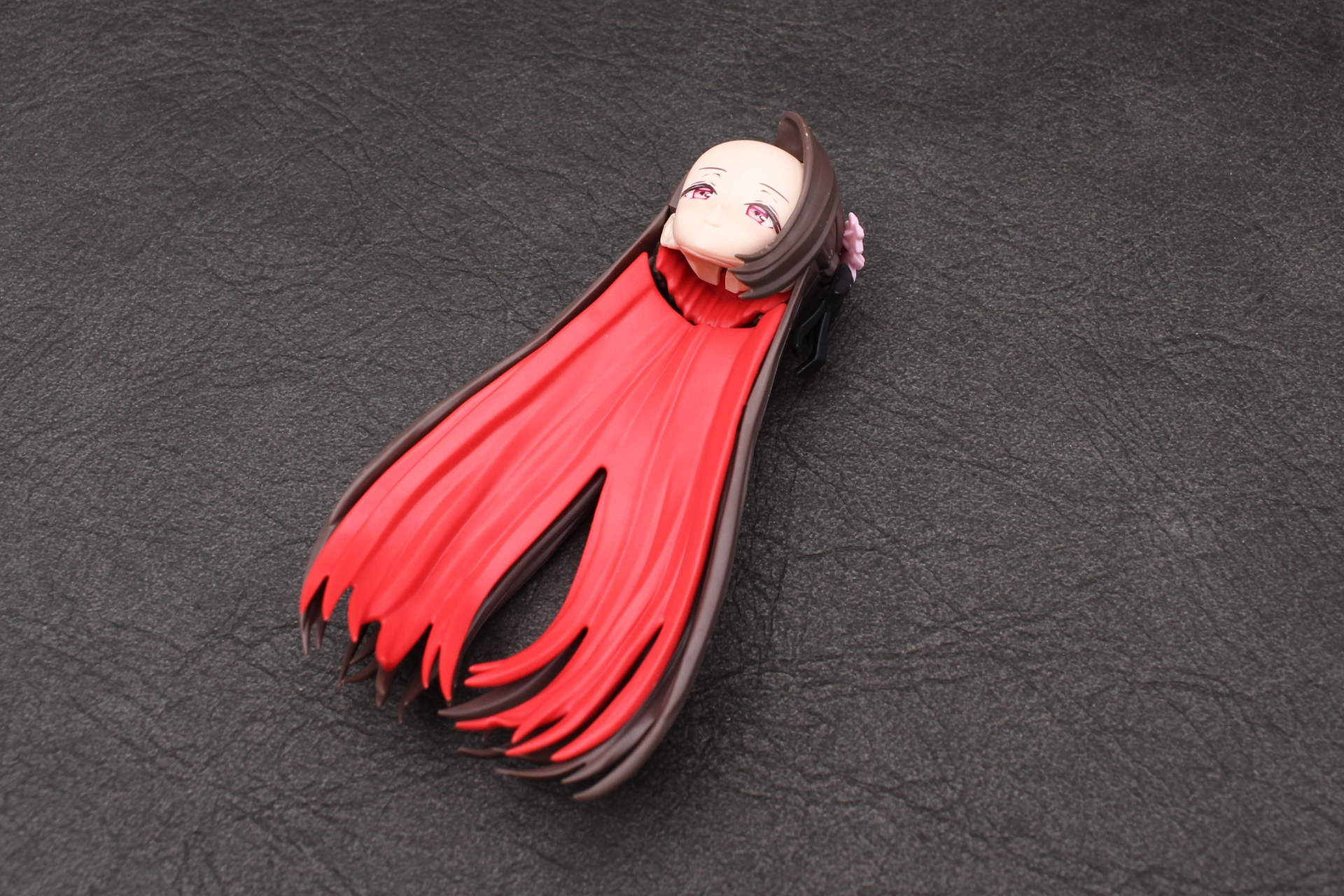 フェイスパーツを取り付ける