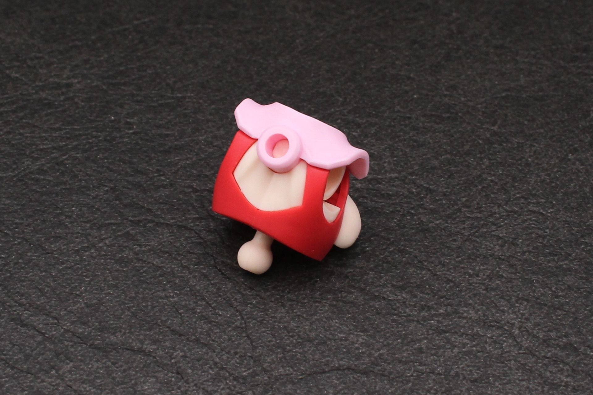 背中側に襟のパーツを取り付ける