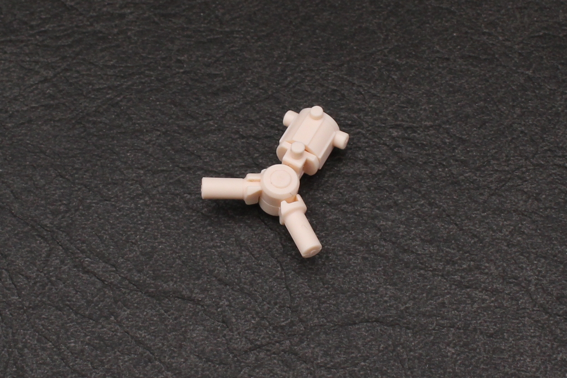 腹部の組み立て。これは内部に入る股関節