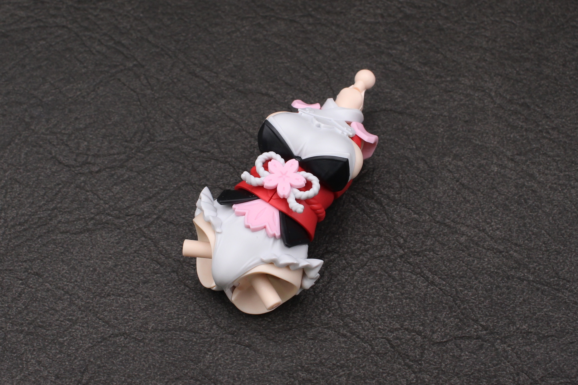 胸部を取り付けて胴体が完成