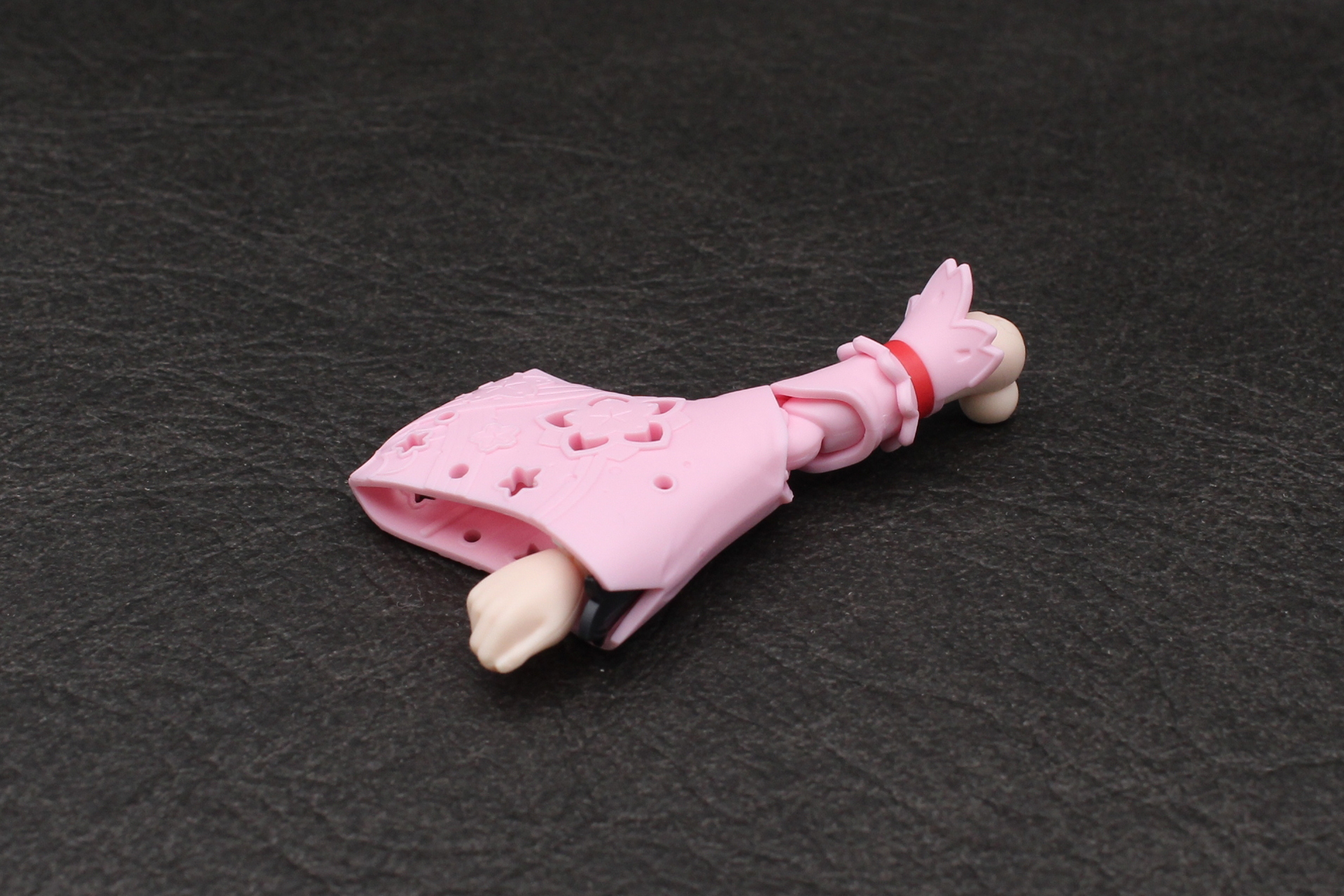 手首を取り付けて右腕が完成