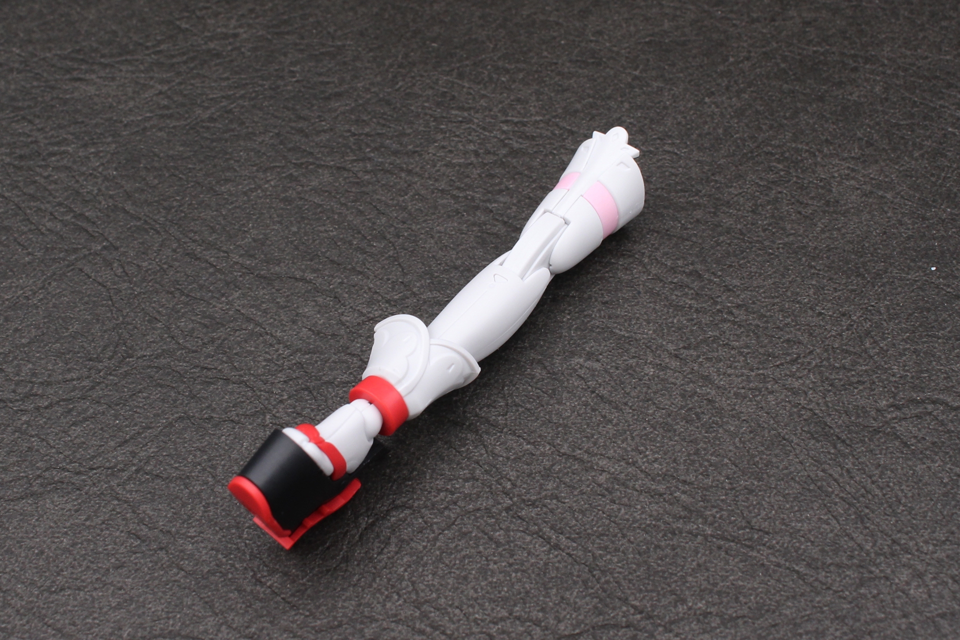 膝関節を挟んで取り付ける