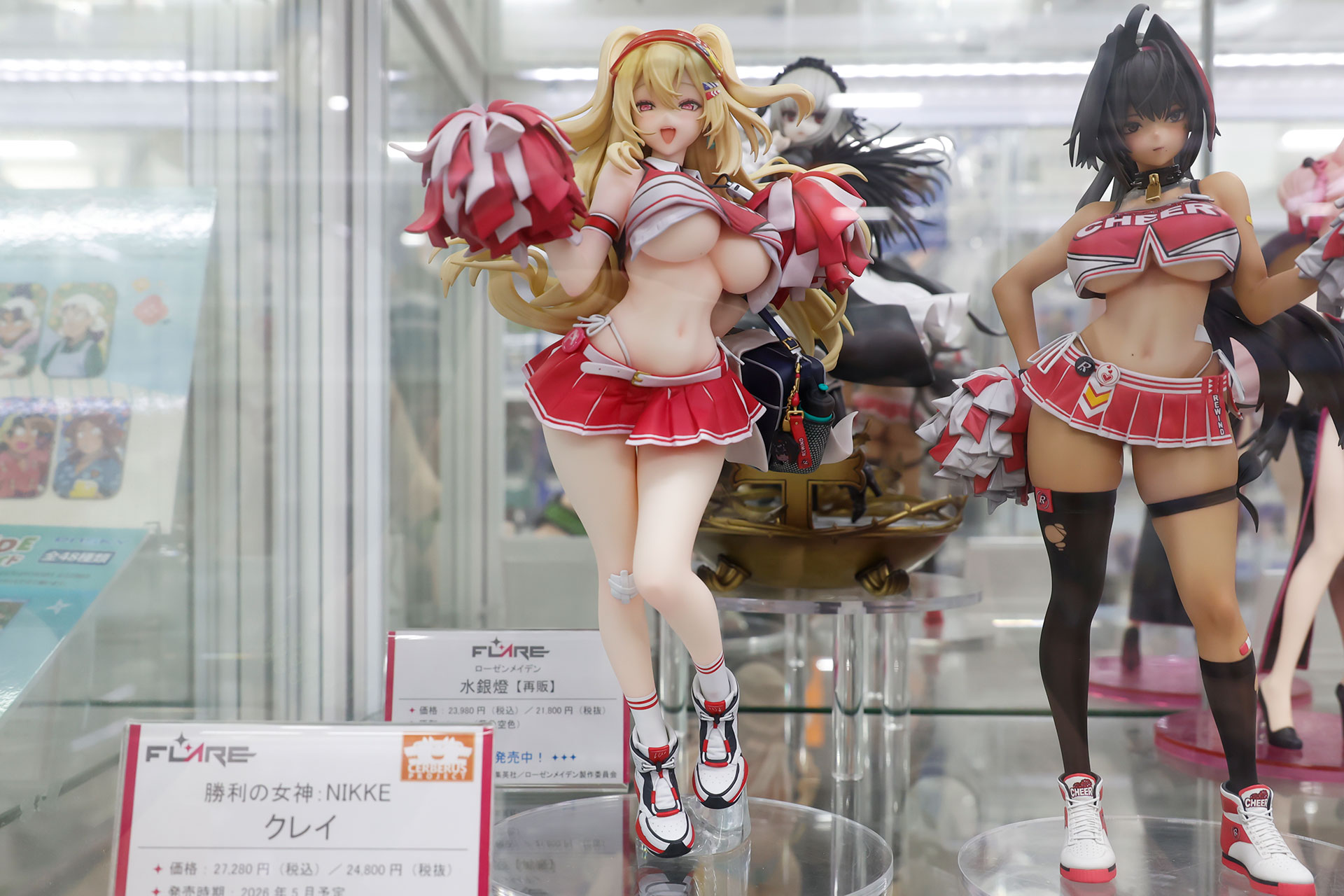 フィギュアの素材はPVCで、全高は約250mmだ