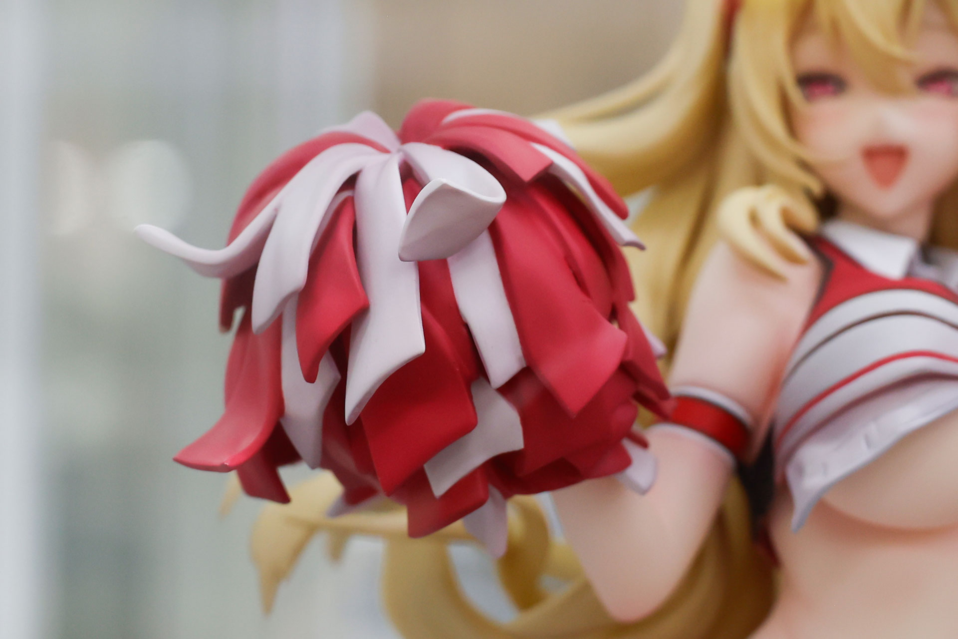 ポンポンもふんわりとした動きが付けられている