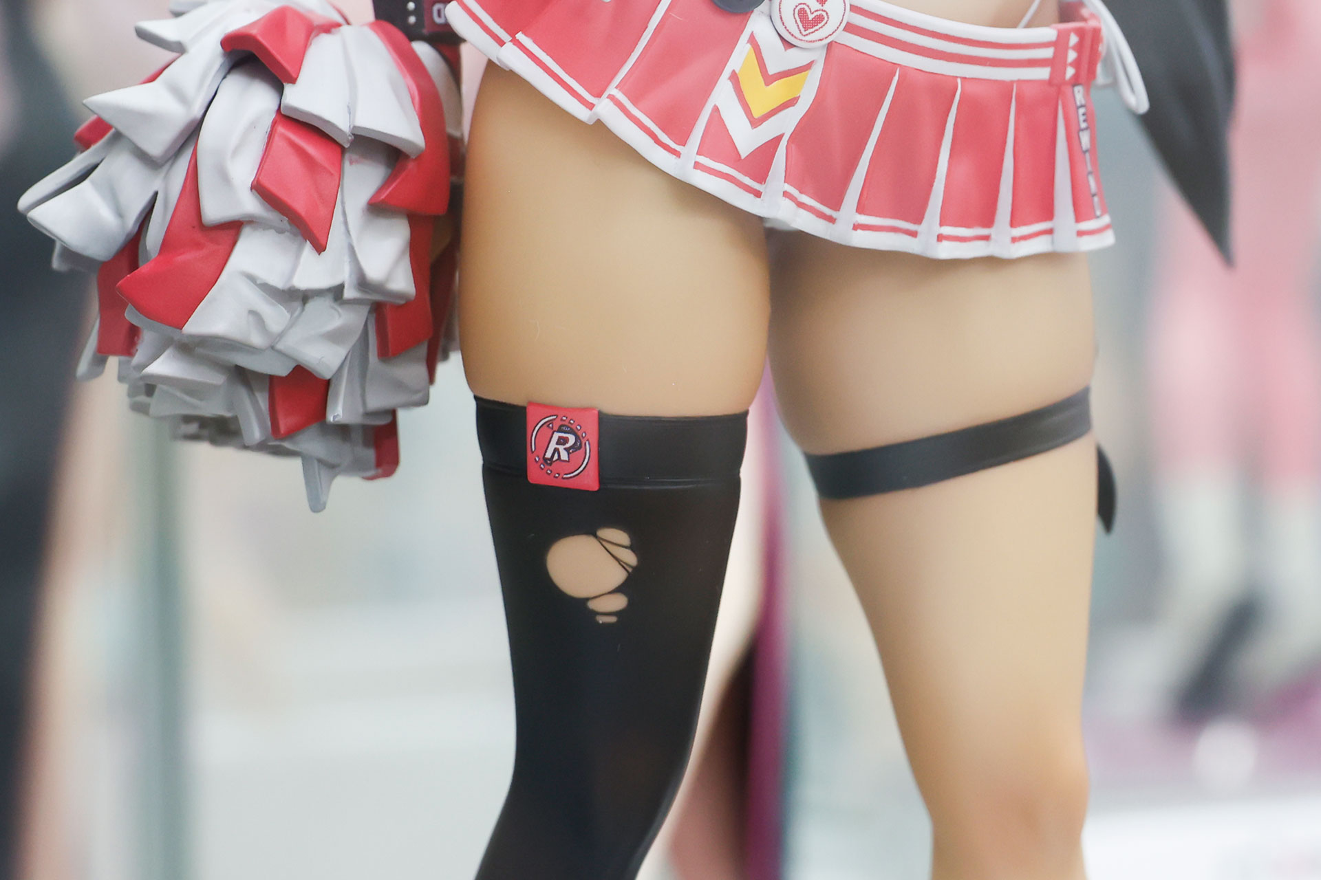 ダメージ加工が入ったストッキング