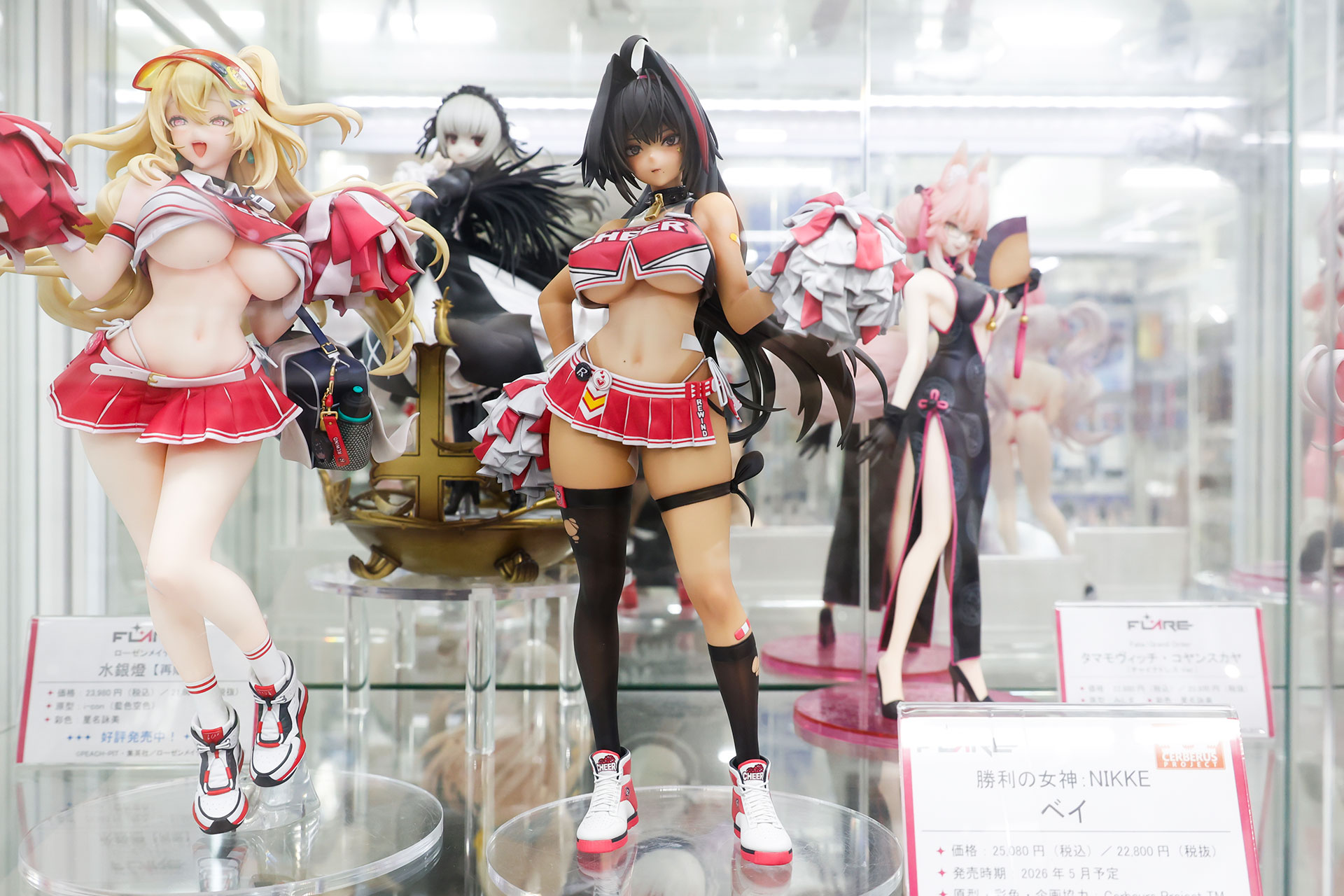 フィギュアの素材はPVCで、全高は約250mmだ