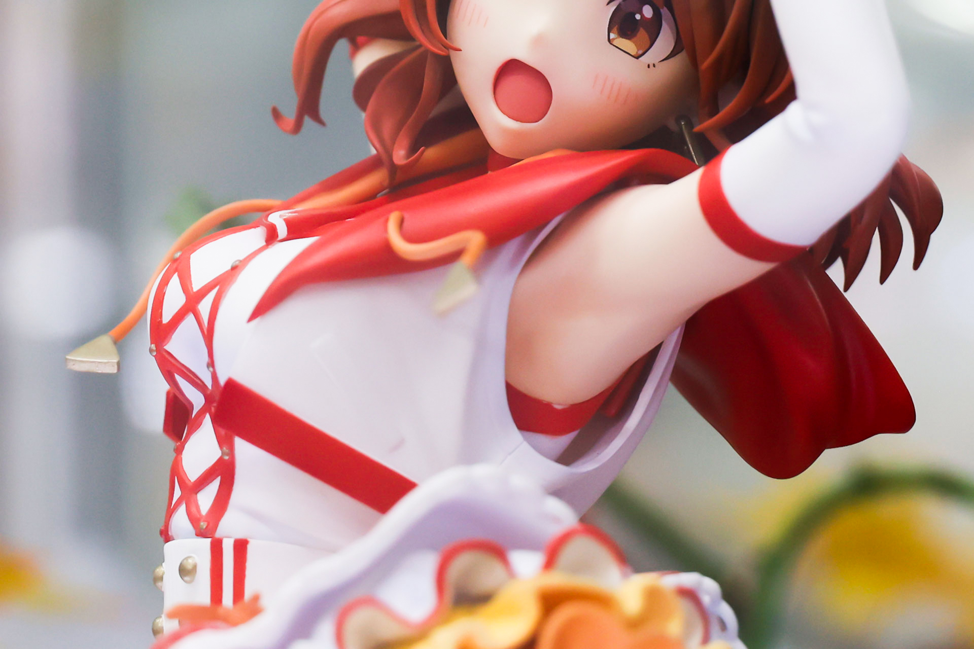 脇の辺りからインナーも少し見える