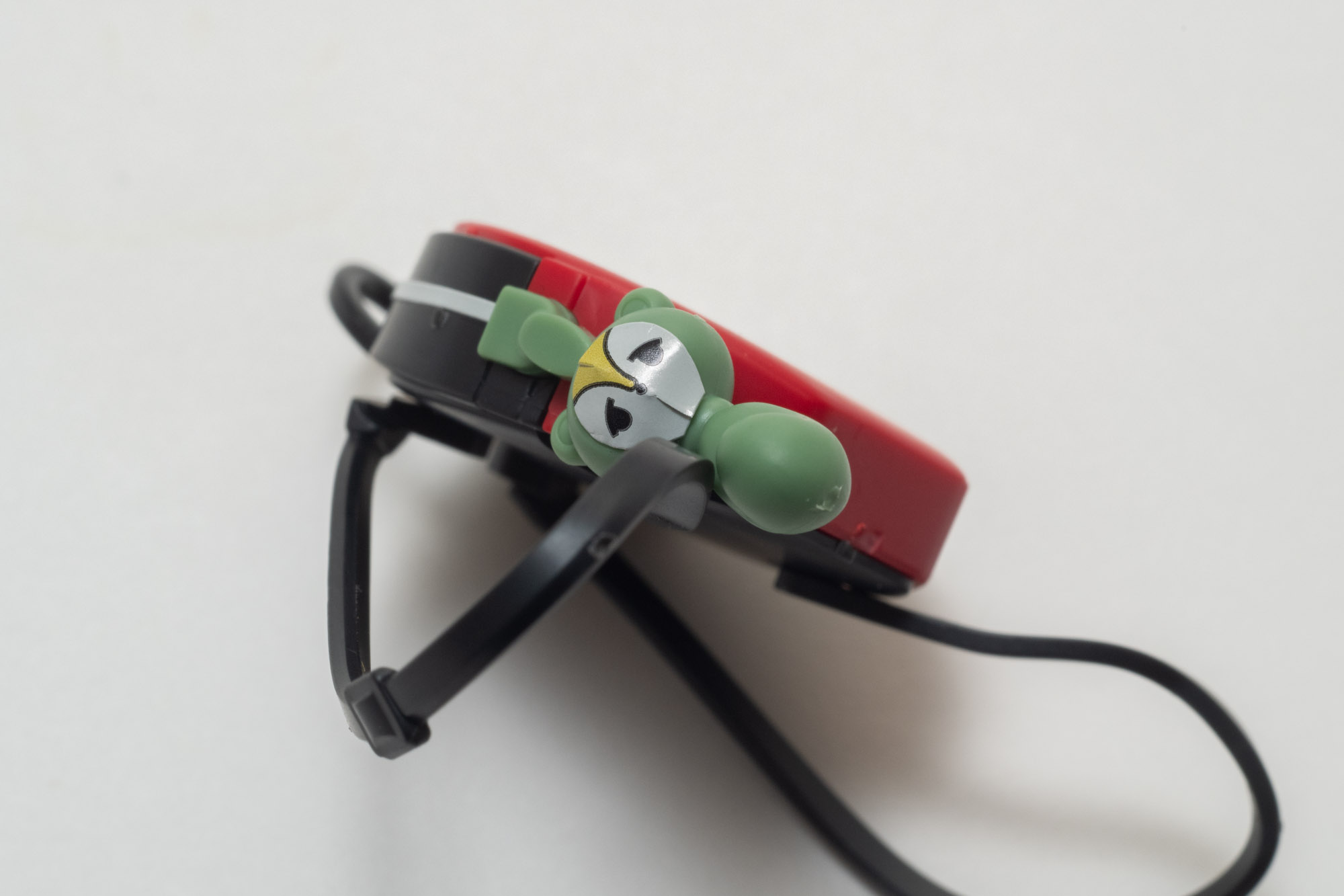 キーホルダーもシールを貼って色をつけることができる。