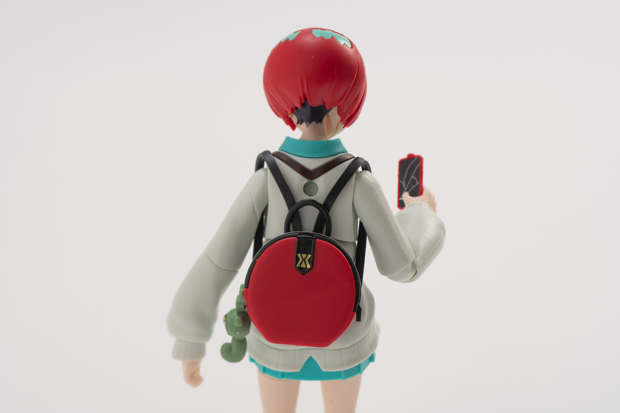 リュックの大きさもぴったりだ。スマホの持ち方も自然に持たせることができる。