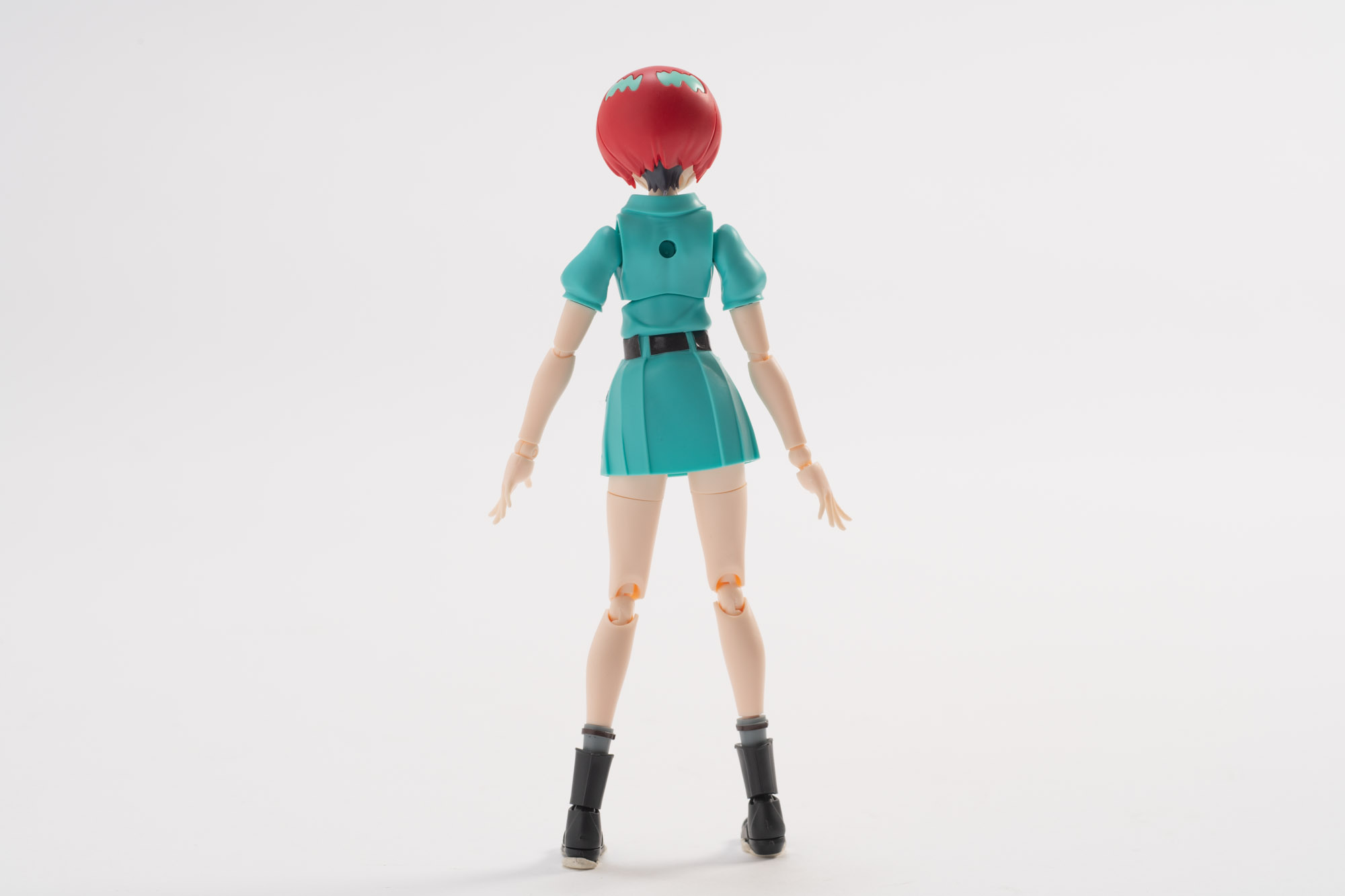 後ろ姿も綺麗に見せることができる。こちらもしっかりとポージング用の穴が空いている。