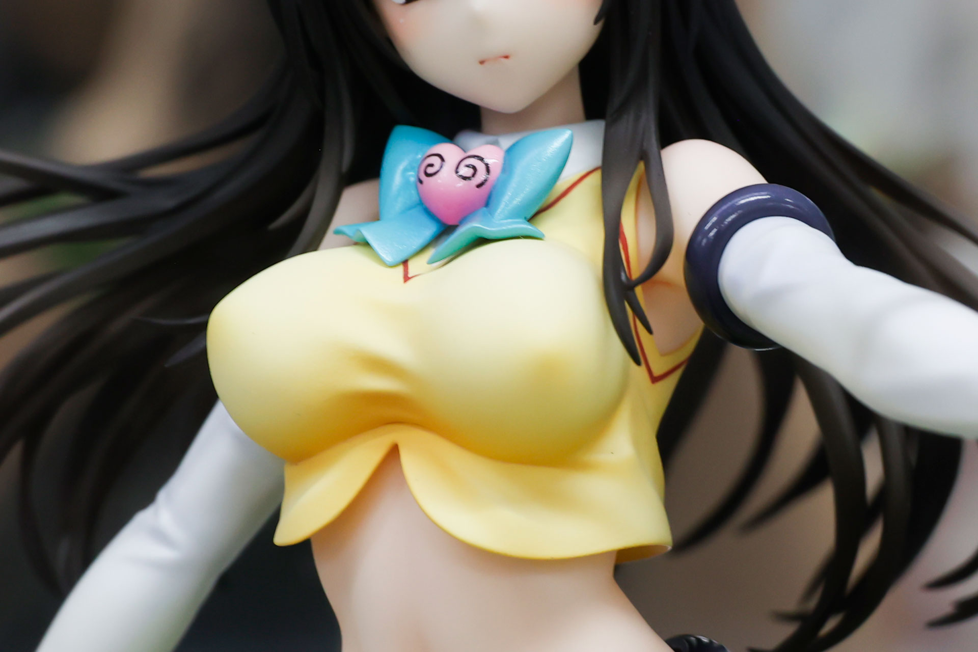 制服というよりもアイドルの衣装のようだ