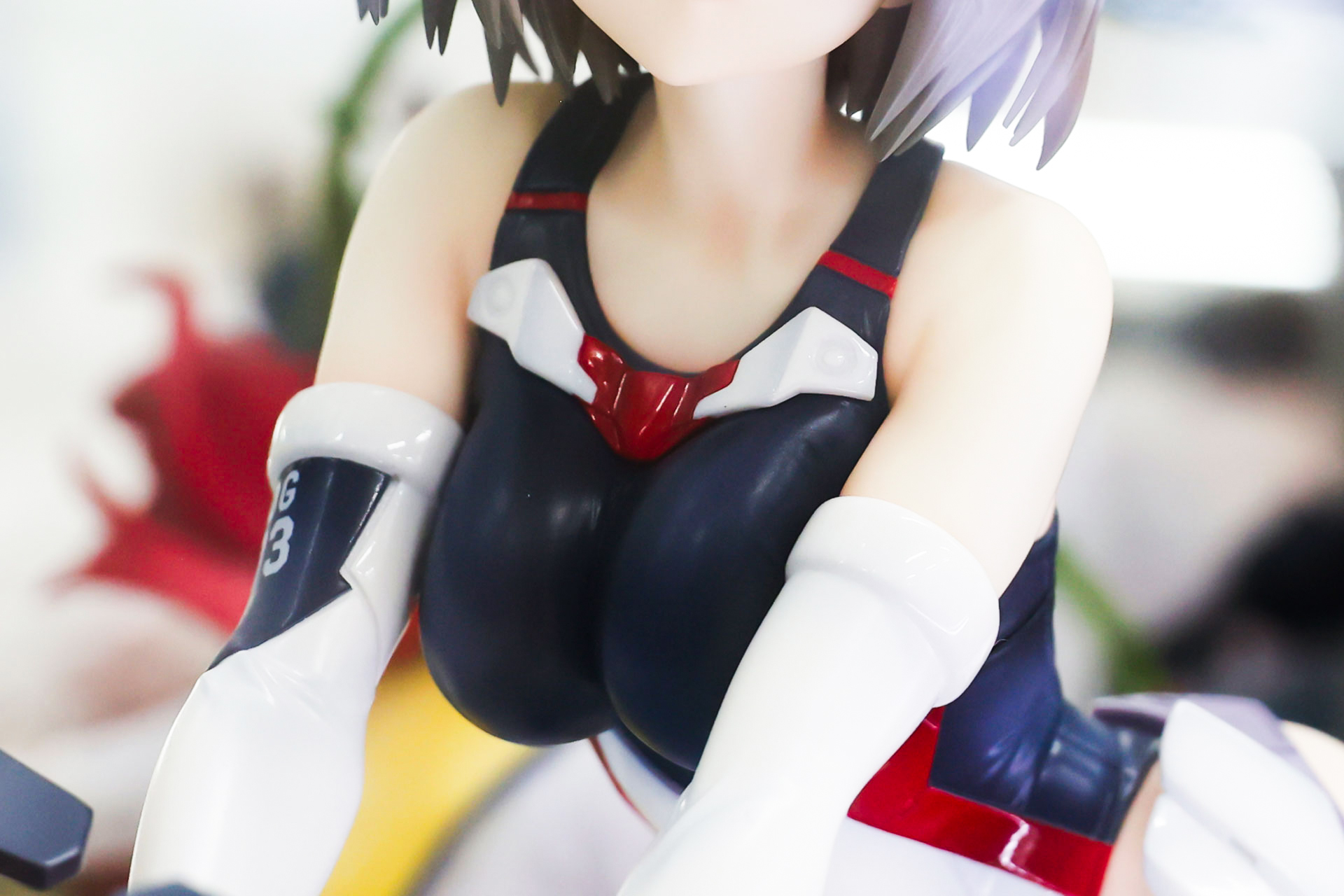 水着としても凝ったデザインだ