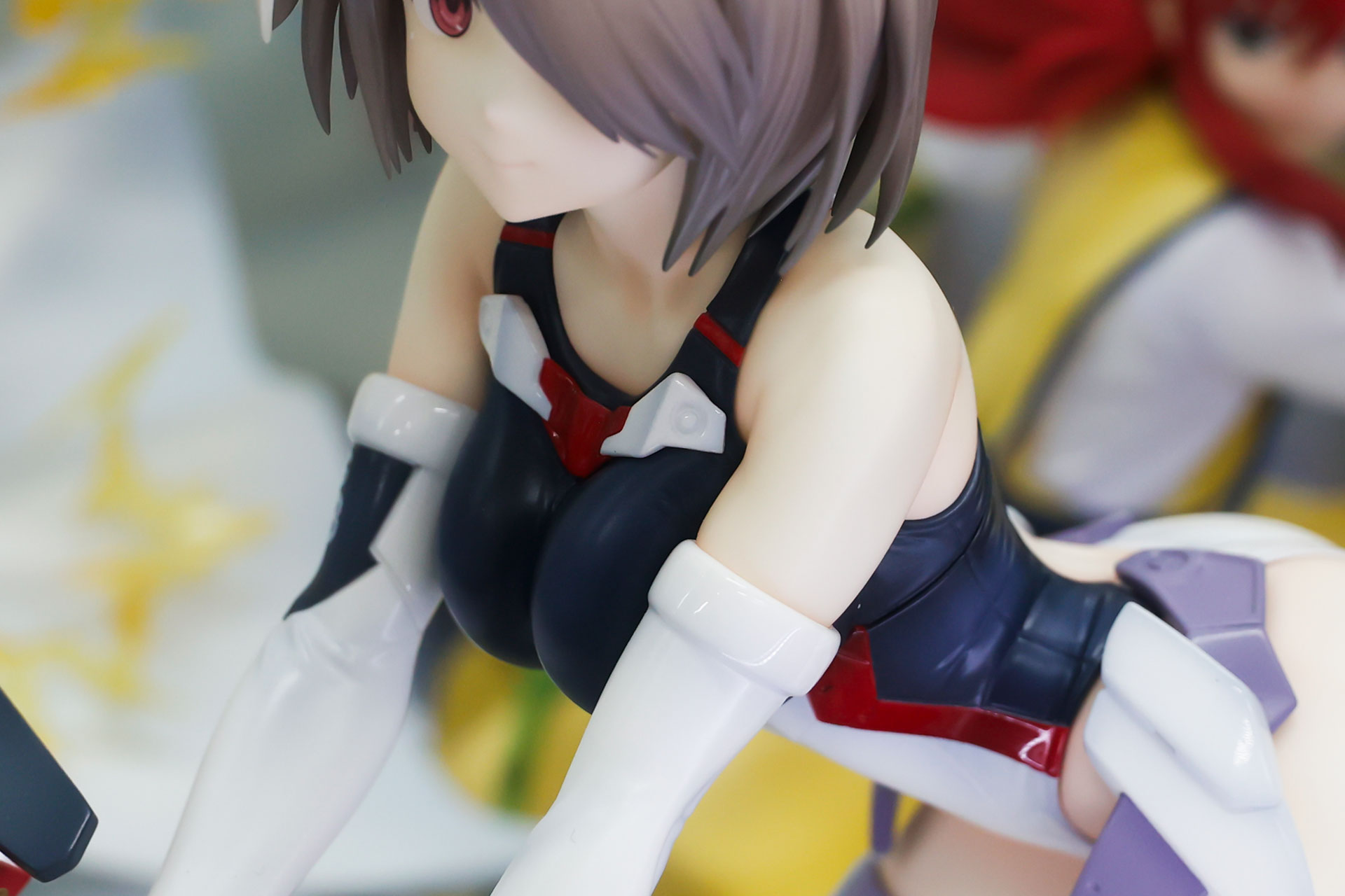 水着部分のシワなども再現されている